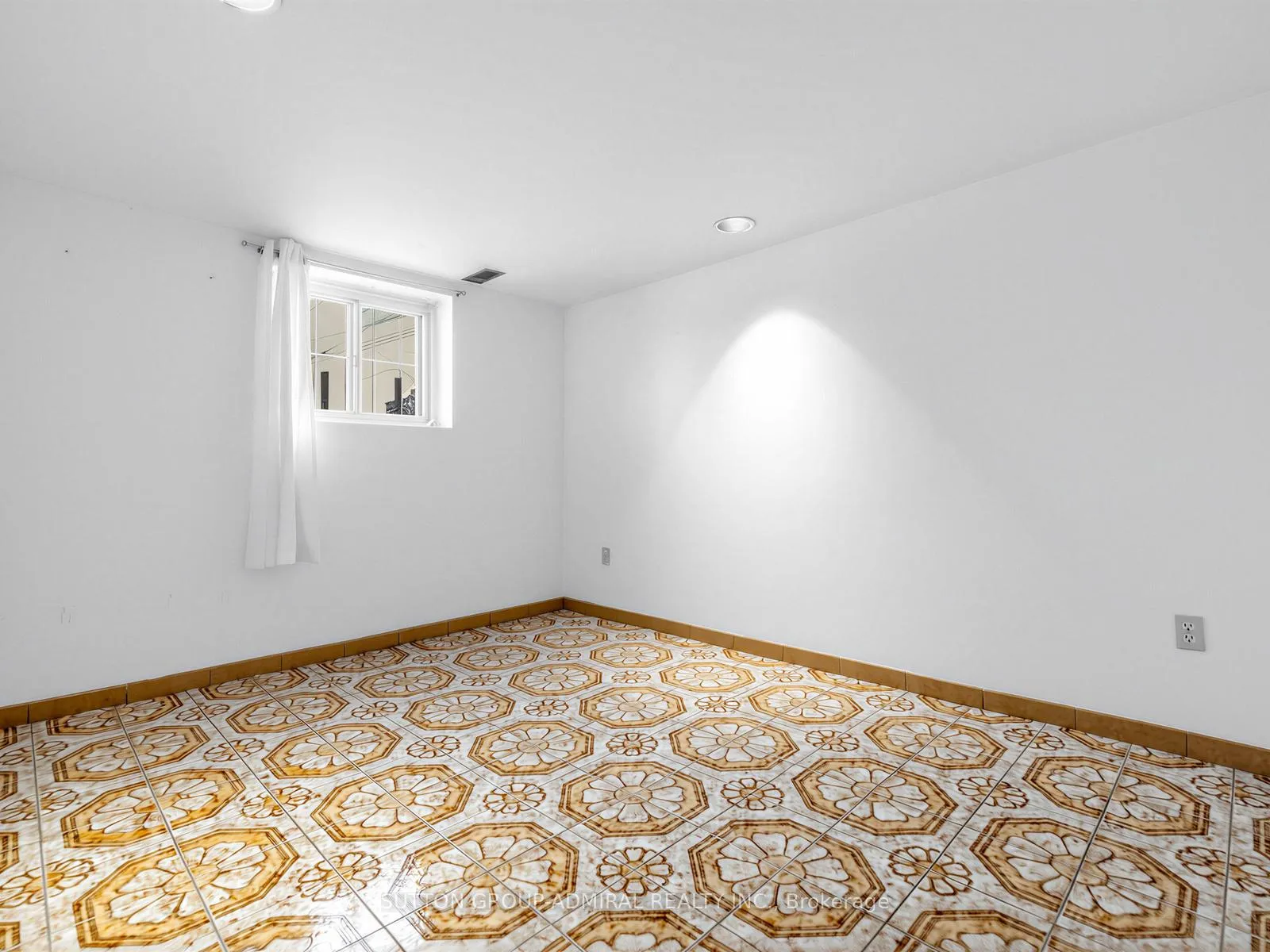 Photo 23 of 157 Hillmount Avenue, Toronto, Englemount-Lawrence — HOMEH