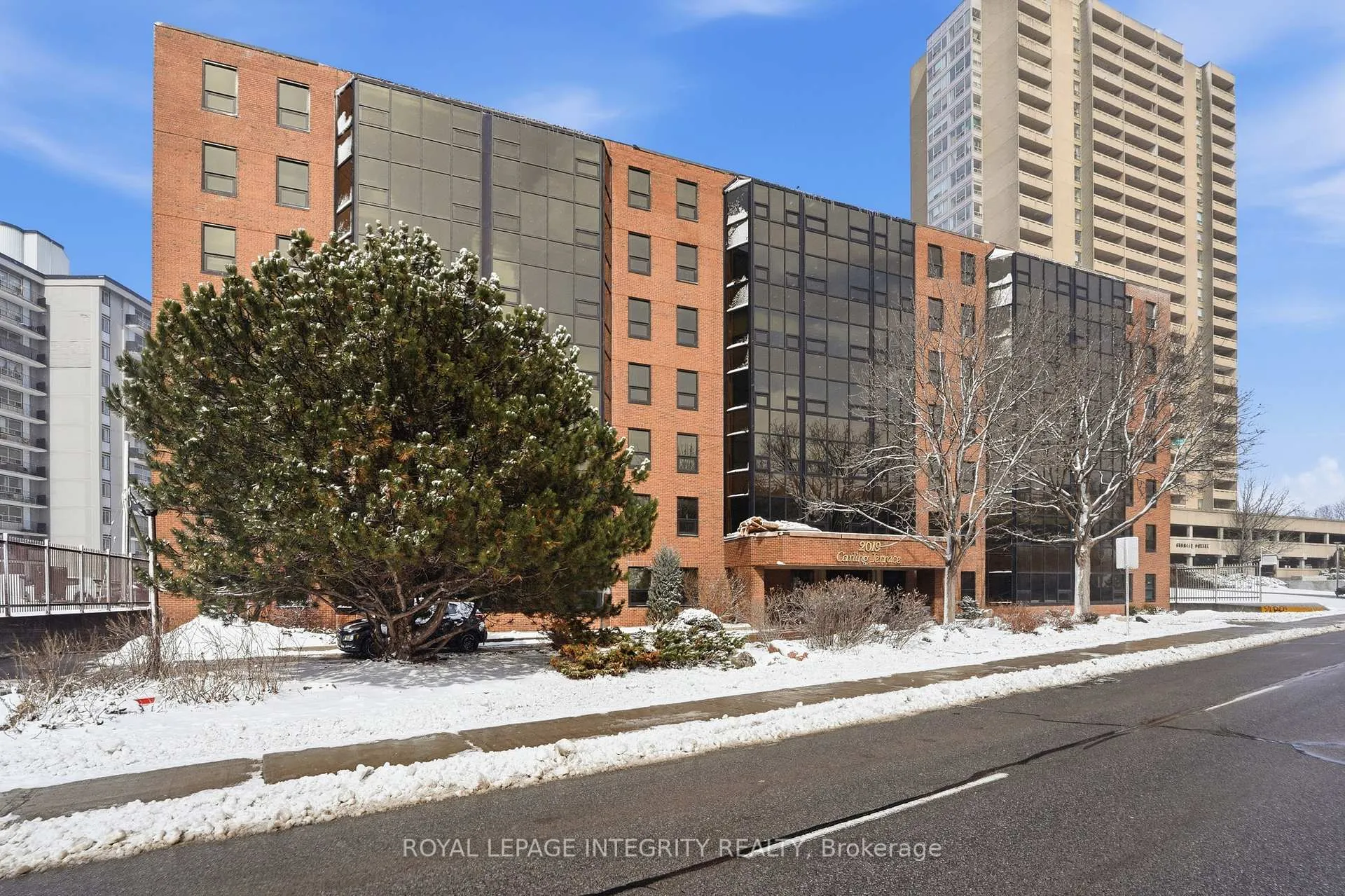 Front of Unit 108, 2019 Carling Avenue