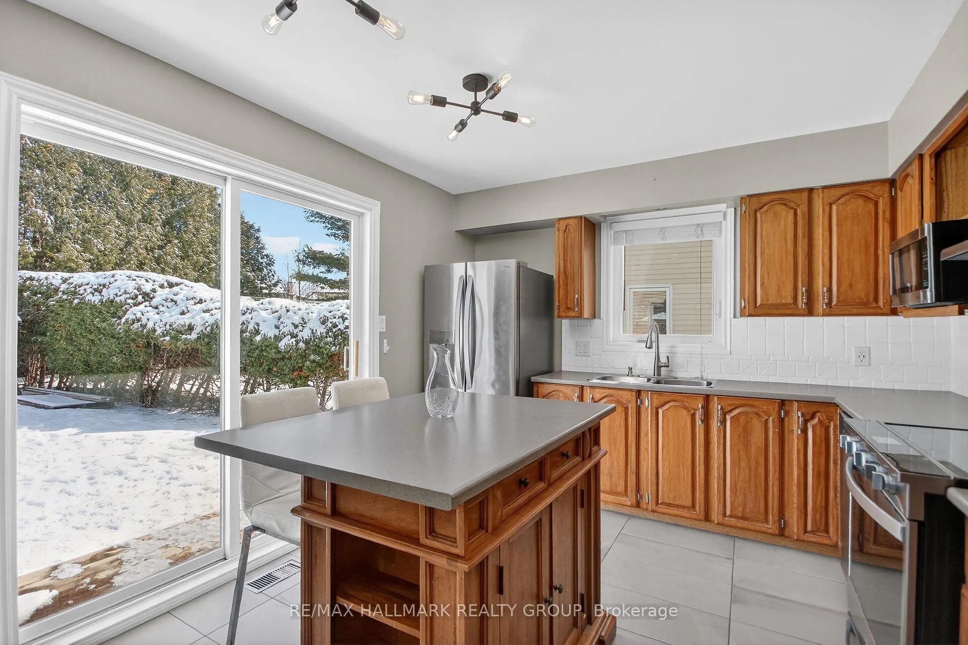 Photo 8 of 544 Apollo Way, Ottawa, Fallingbrook/Pineridge — HOMEH
