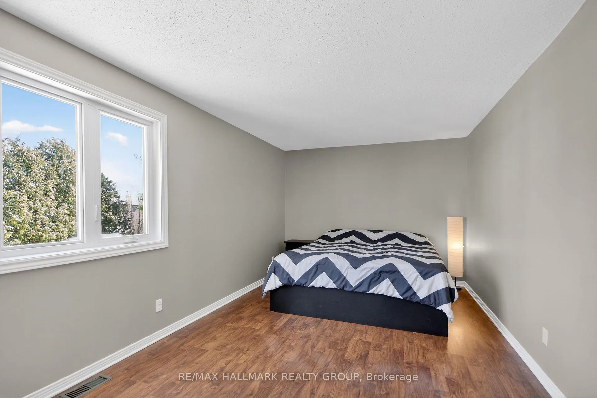 Photo 17 of 544 Apollo Way, Ottawa, Fallingbrook/Pineridge — HOMEH