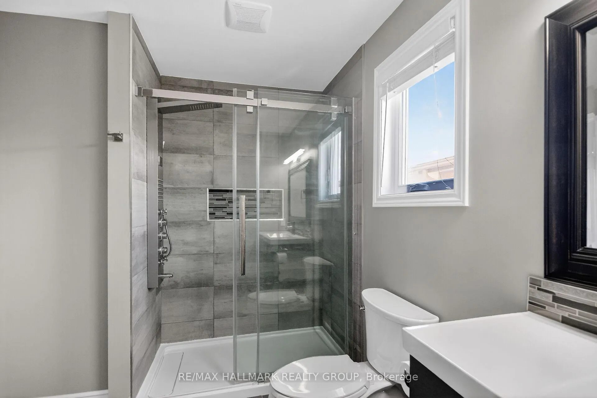 Photo 22 of 544 Apollo Way, Ottawa, Fallingbrook/Pineridge — HOMEH