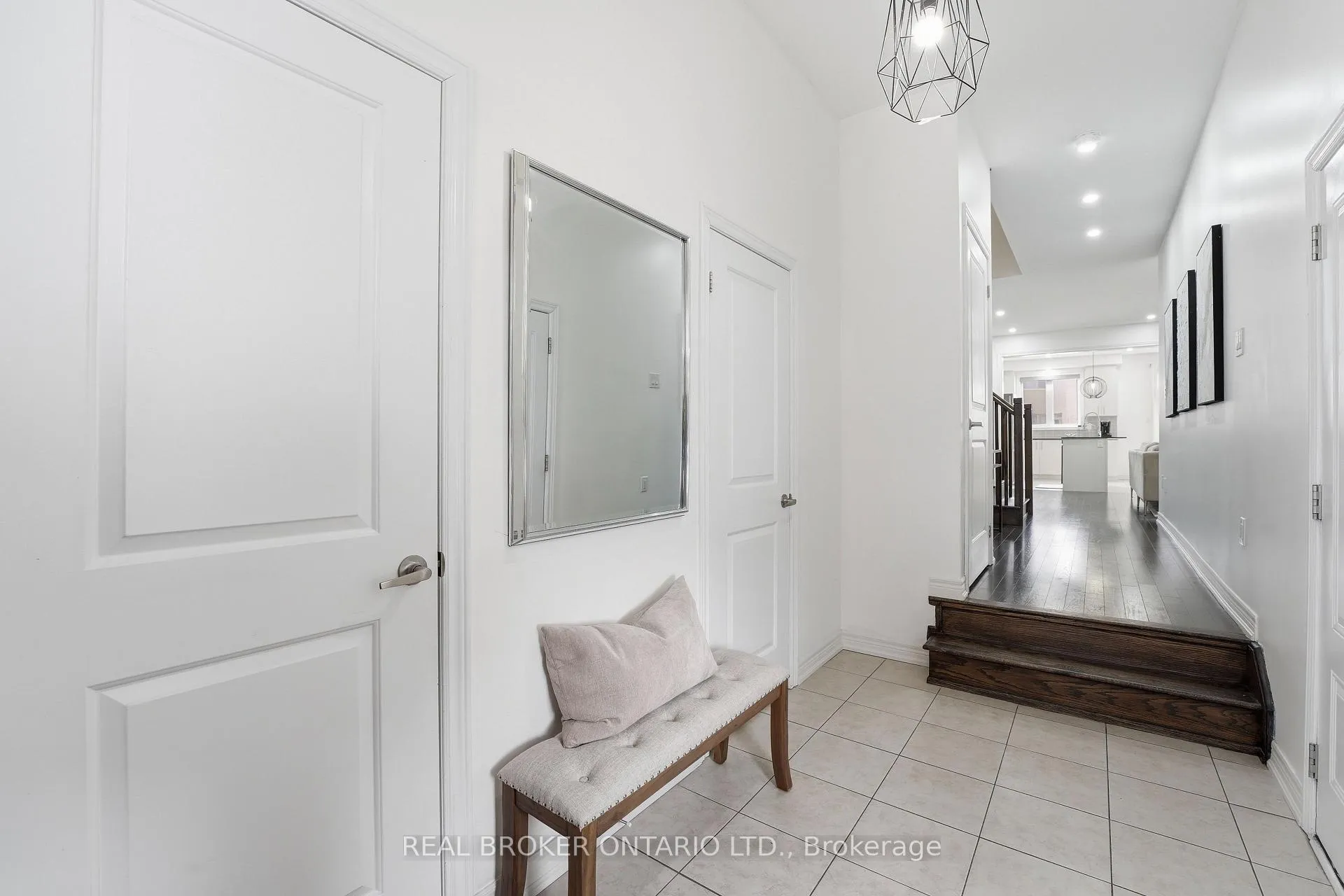 Photo 2 of 2056 Dale Road, Innisfil, Alcona — HOMEH