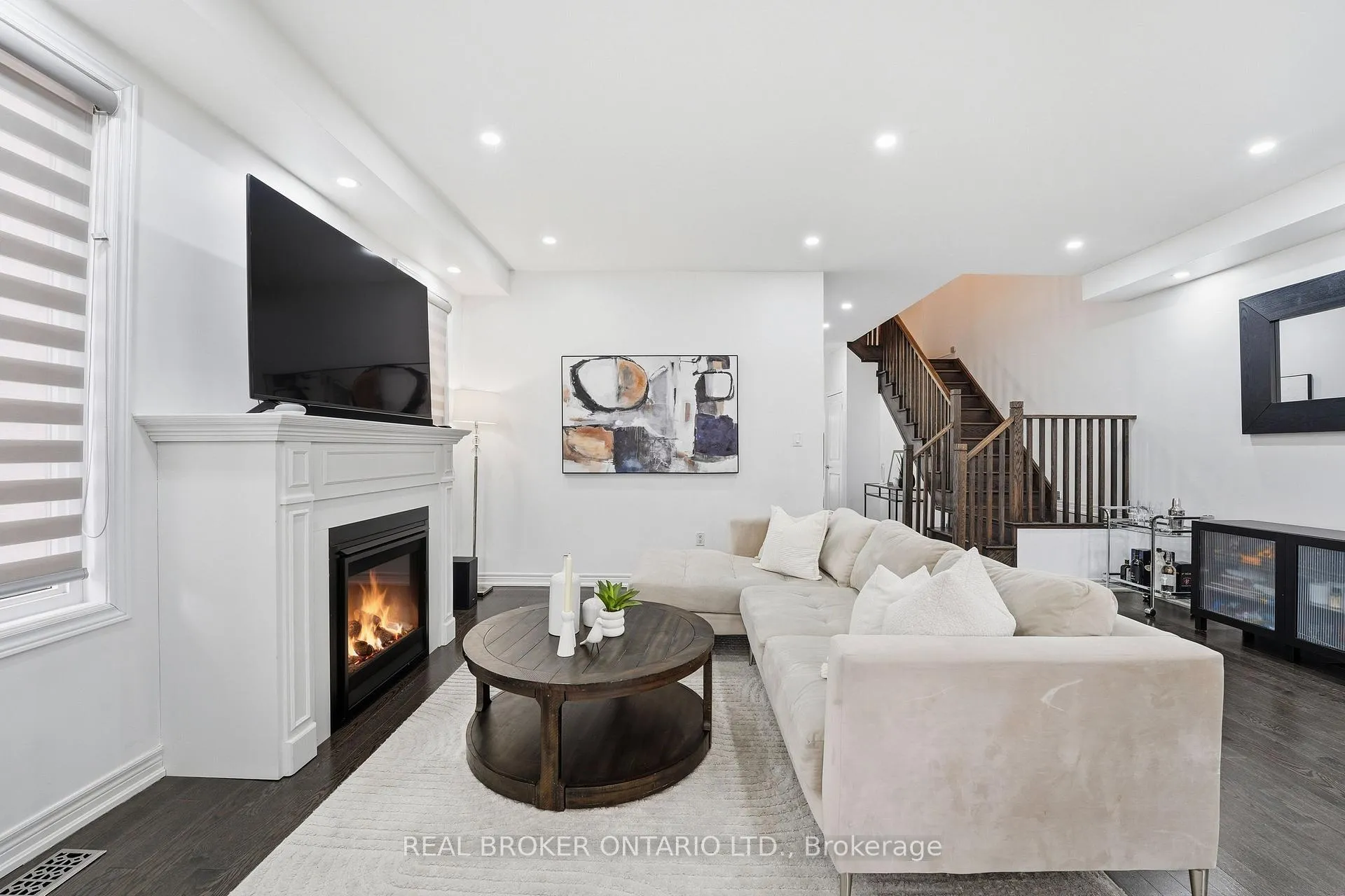 Photo 3 of 2056 Dale Road, Innisfil, Alcona — HOMEH