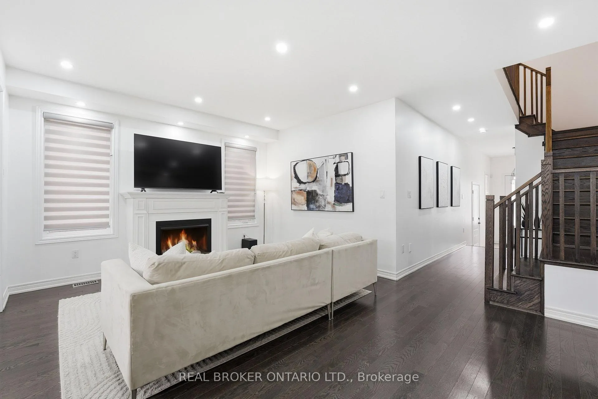 Photo 5 of 2056 Dale Road, Innisfil, Alcona — HOMEH