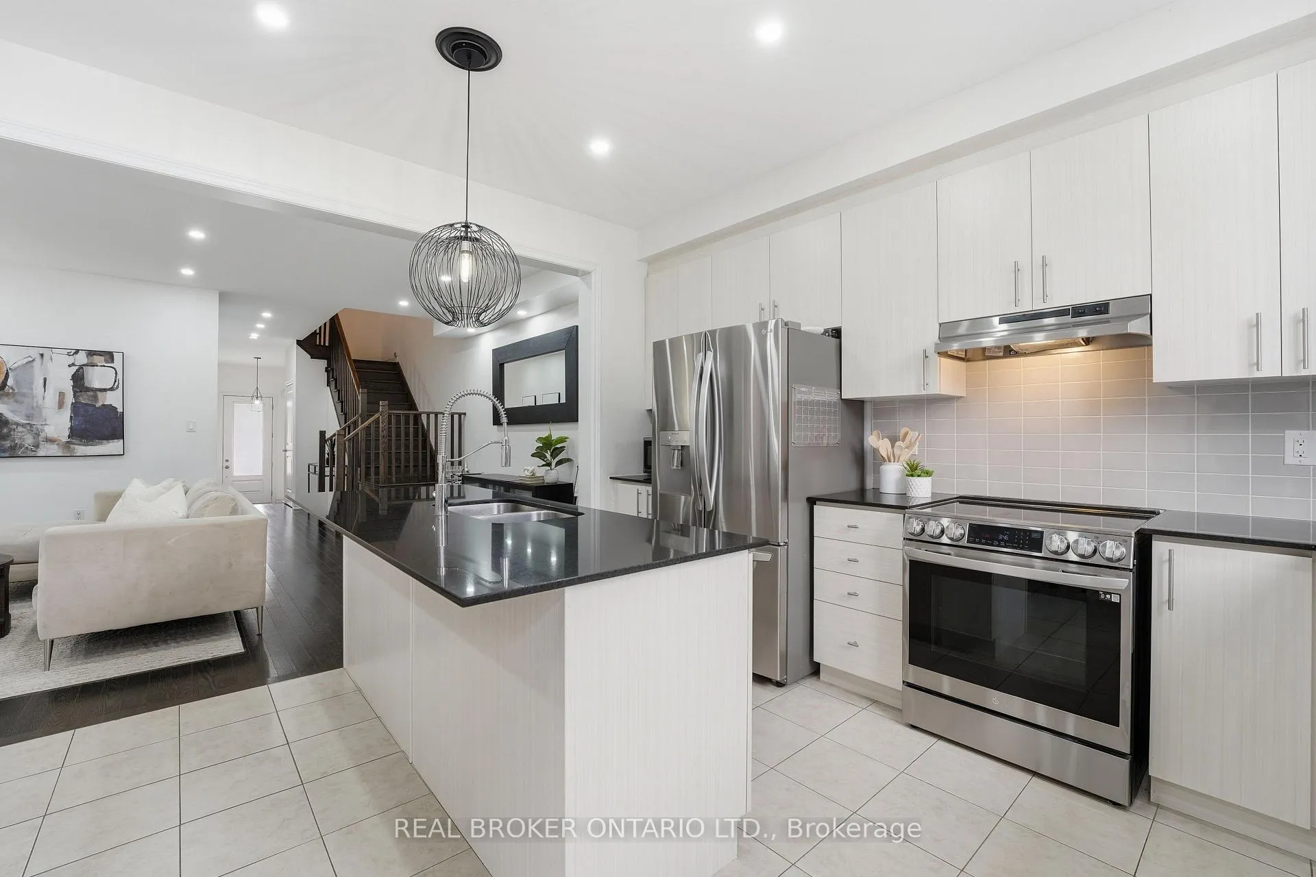 Photo 7 of 2056 Dale Road, Innisfil, Alcona — HOMEH