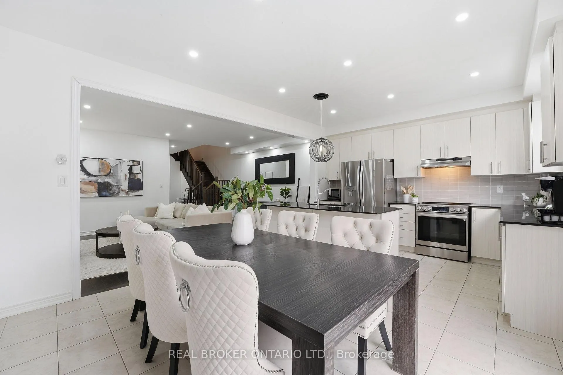 Photo 9 of 2056 Dale Road, Innisfil, Alcona — HOMEH