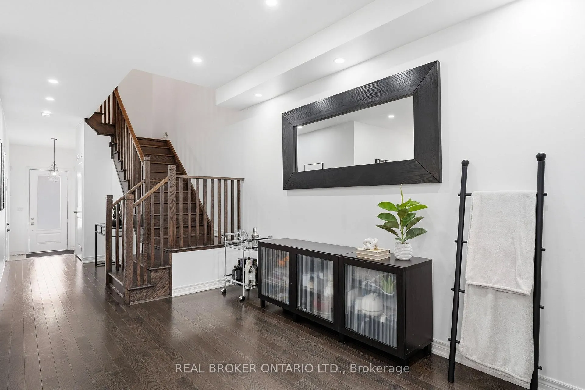 Photo 10 of 2056 Dale Road, Innisfil, Alcona — HOMEH