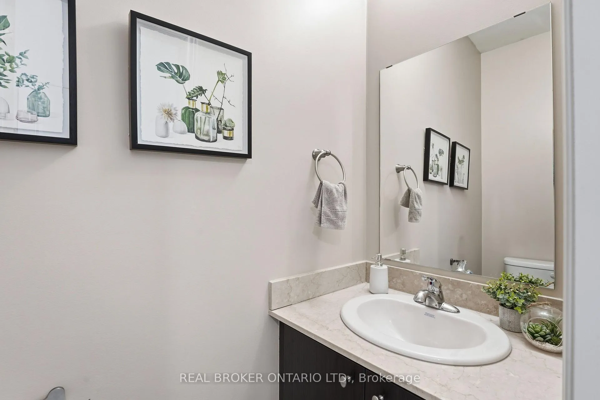 Photo 12 of 2056 Dale Road, Innisfil, Alcona — HOMEH