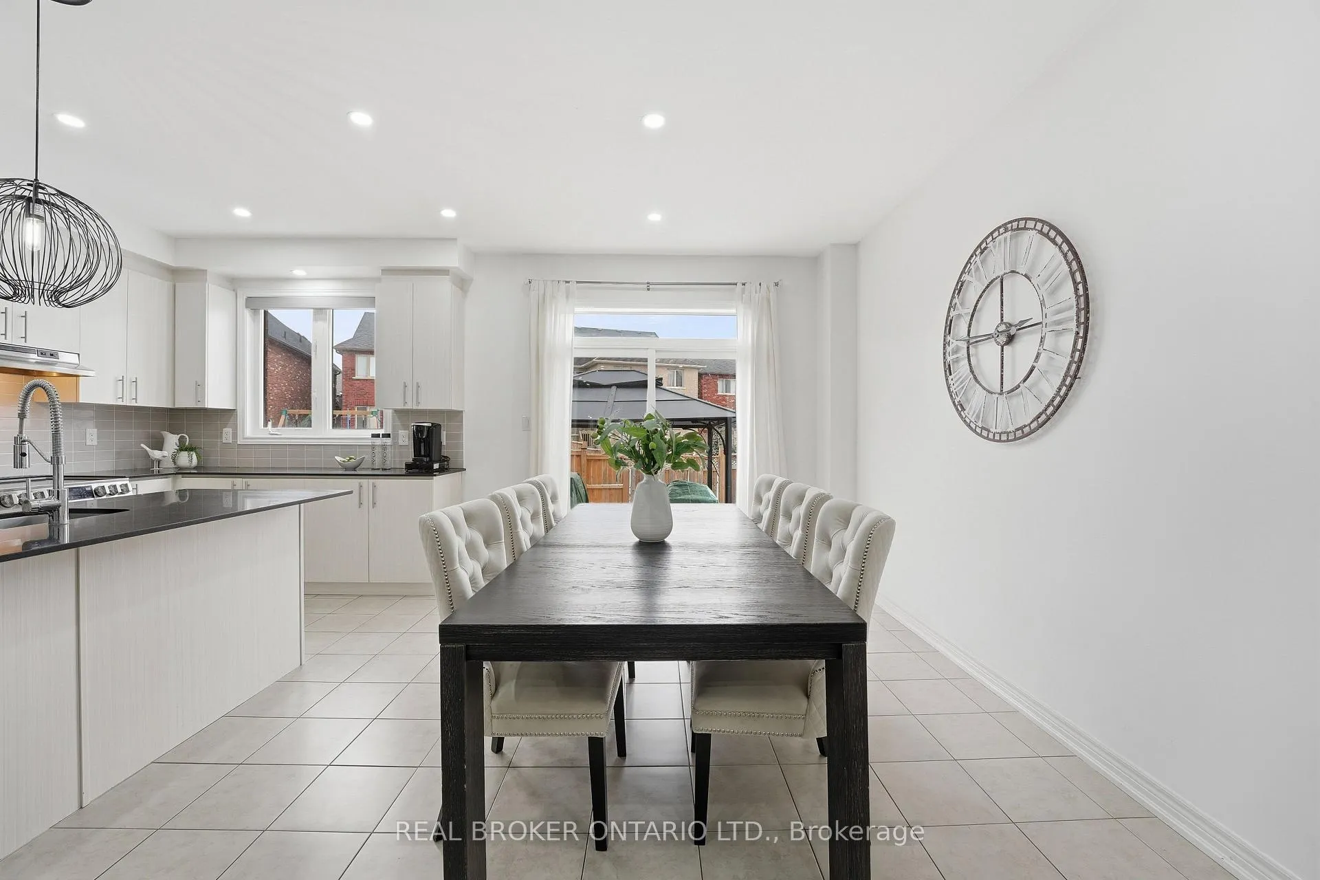 Photo 13 of 2056 Dale Road, Innisfil, Alcona — HOMEH
