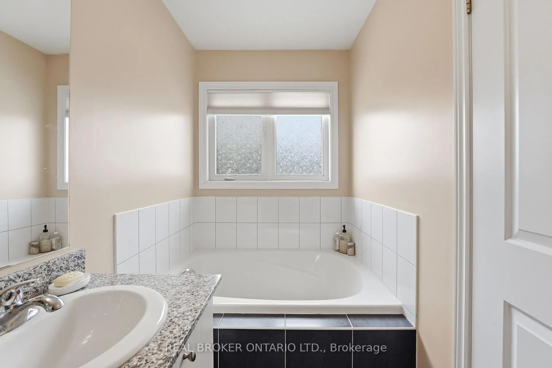 Photo 19 of 2056 Dale Road, Innisfil, Alcona — HOMEH