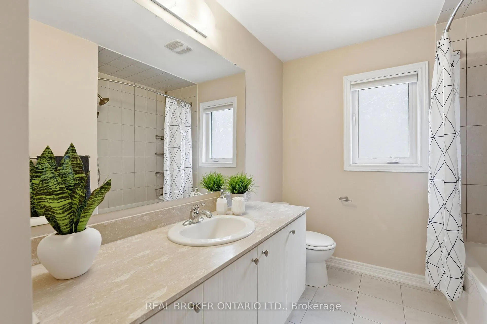 Photo 24 of 2056 Dale Road, Innisfil, Alcona — HOMEH