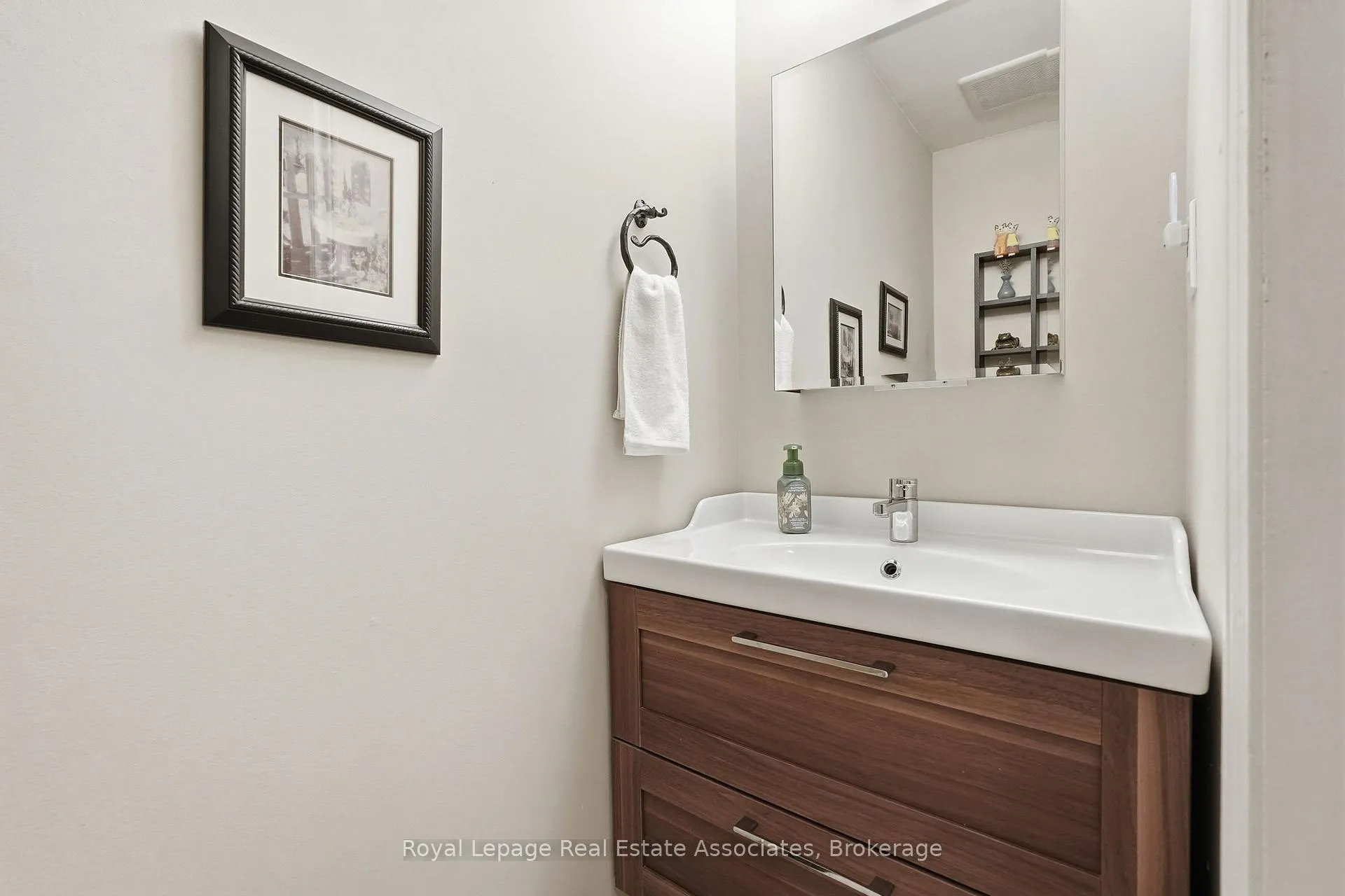 Photo 19 of 9 Waldorf Court, Hamilton, Thorner — HOMEH