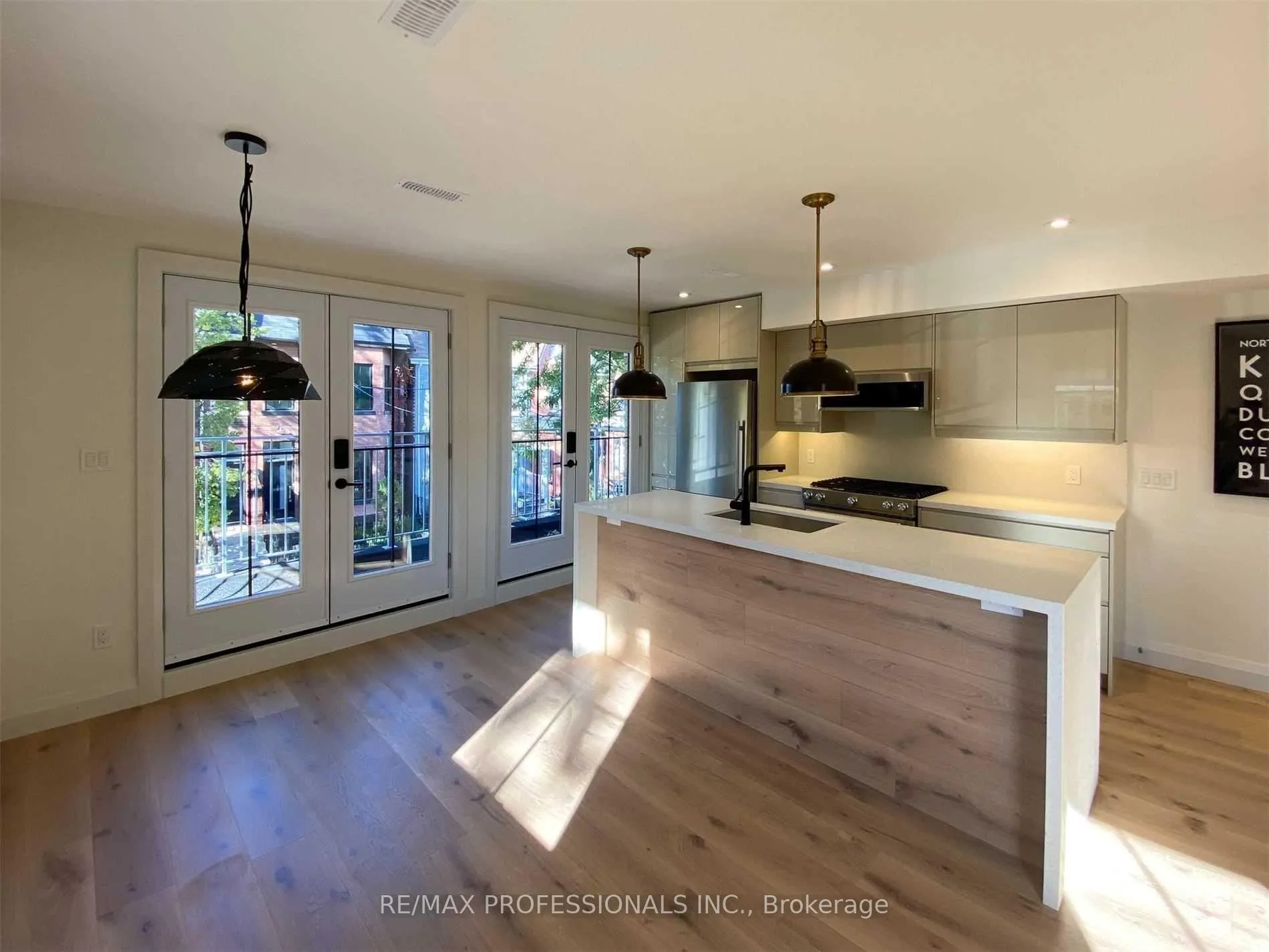 Photo 2 of Unit B, 41 Rolyat Street, Toronto, Trinity-Bellwoods — HOMEH