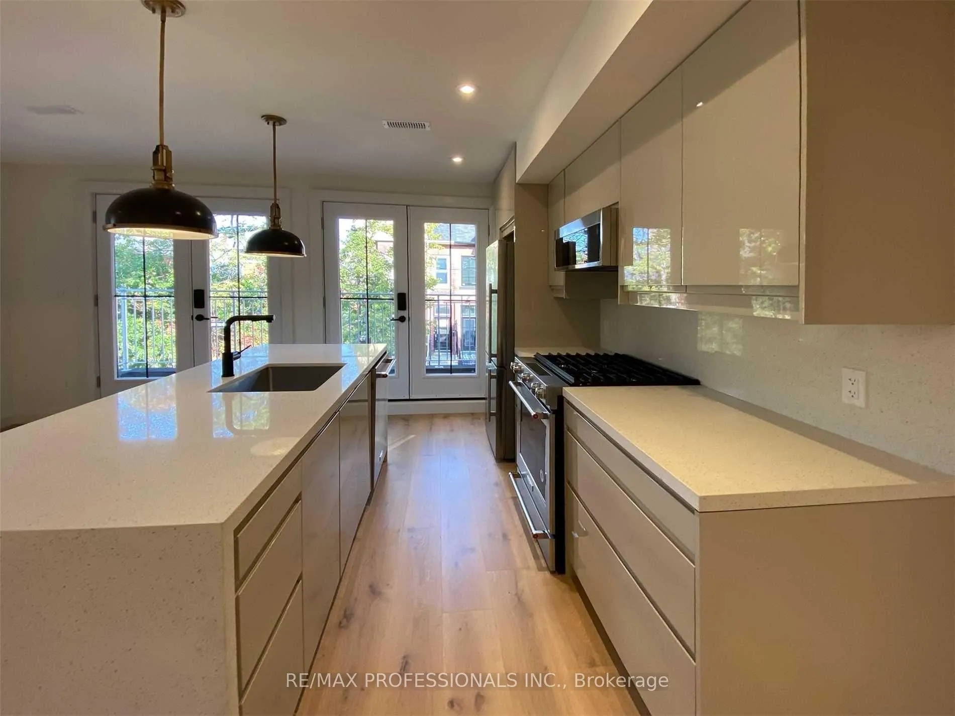 Photo 3 of Unit B, 41 Rolyat Street, Toronto, Trinity-Bellwoods — HOMEH