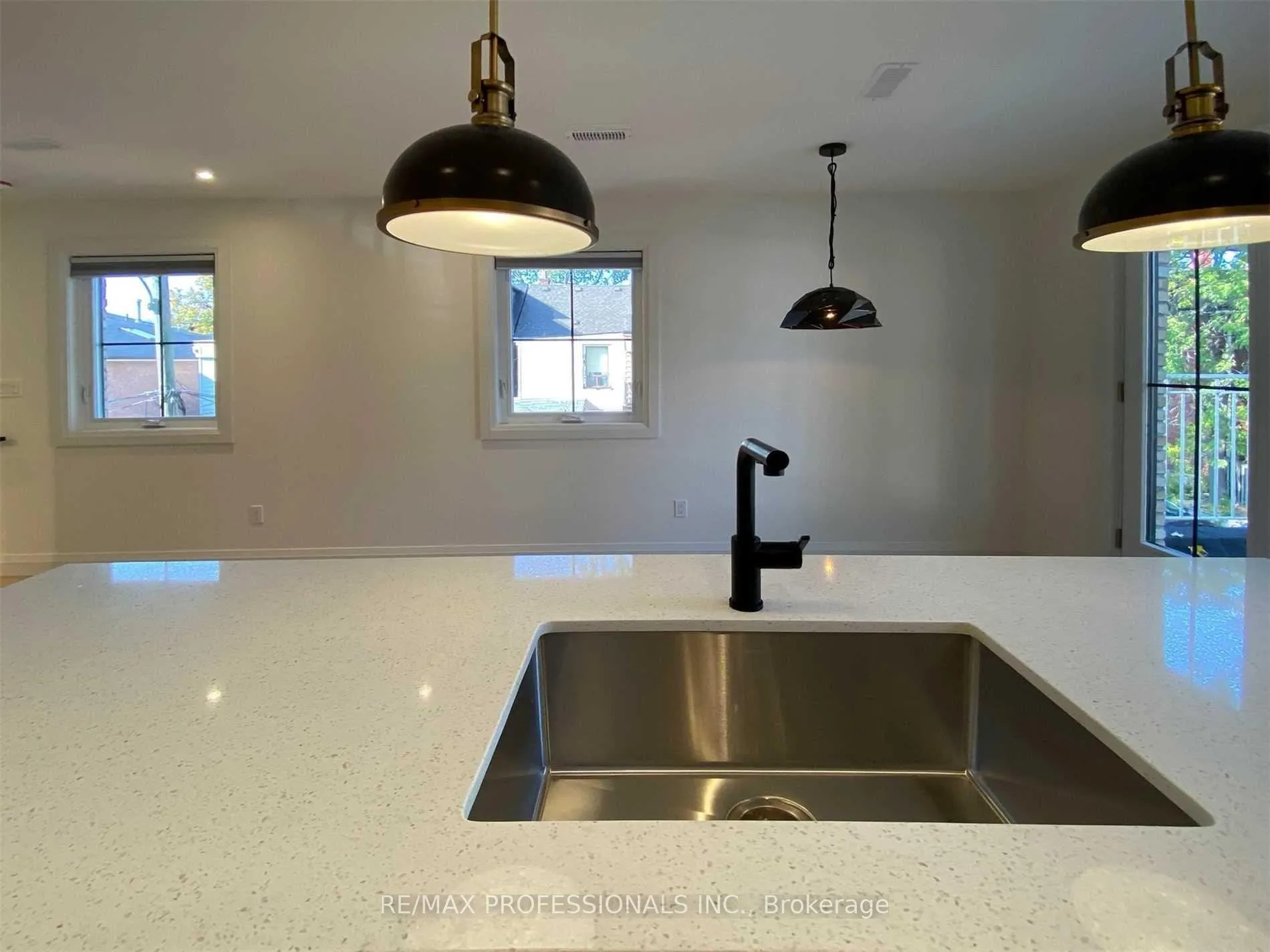 Photo 8 of Unit B, 41 Rolyat Street, Toronto, Trinity-Bellwoods — HOMEH