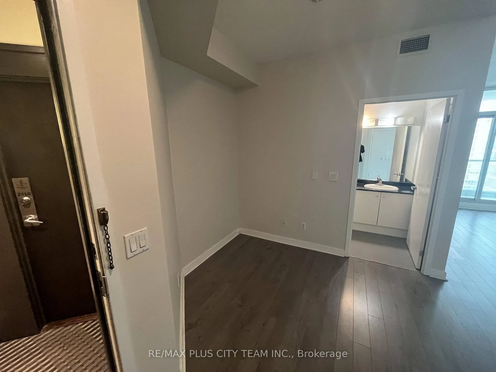 Photo 3 of Unit 2311, 12 Yonge Street, Toronto, Waterfront Communities — HOMEH