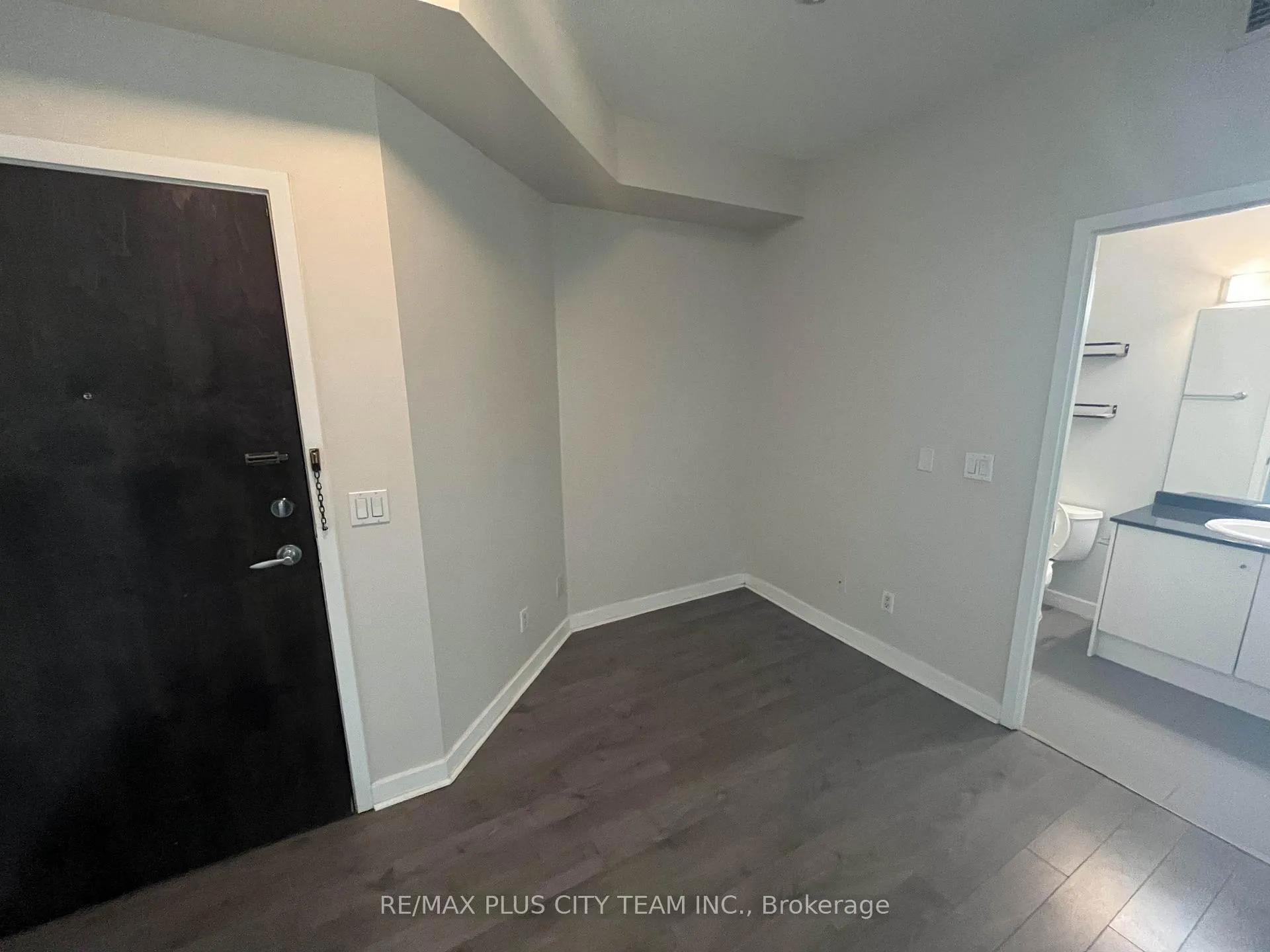 Photo 4 of Unit 2311, 12 Yonge Street, Toronto, Waterfront Communities — HOMEH