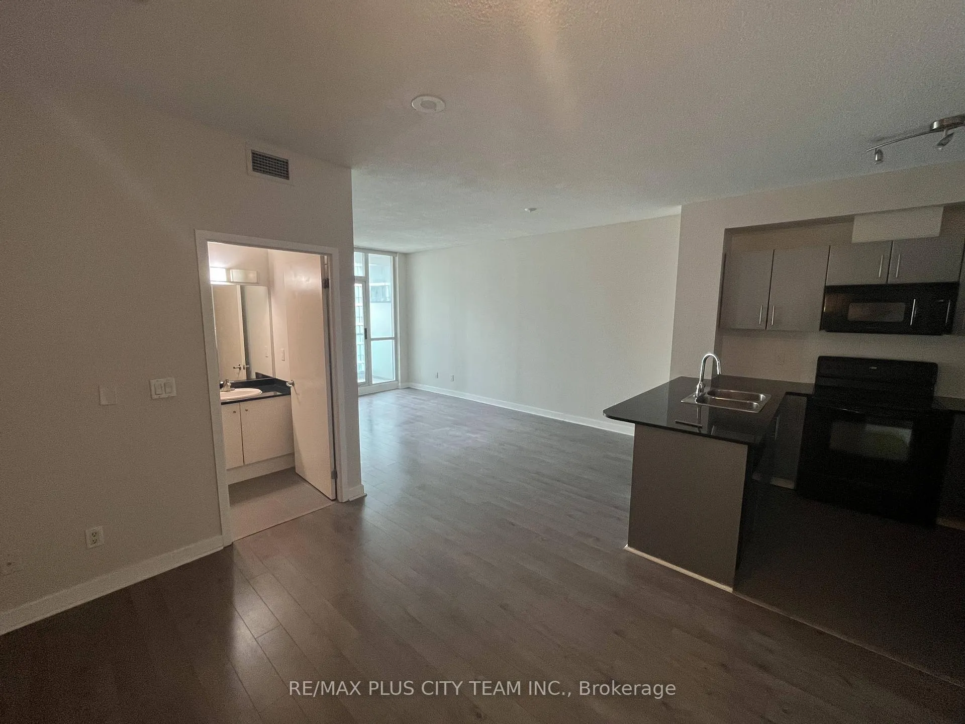 Photo 5 of Unit 2311, 12 Yonge Street, Toronto, Waterfront Communities — HOMEH
