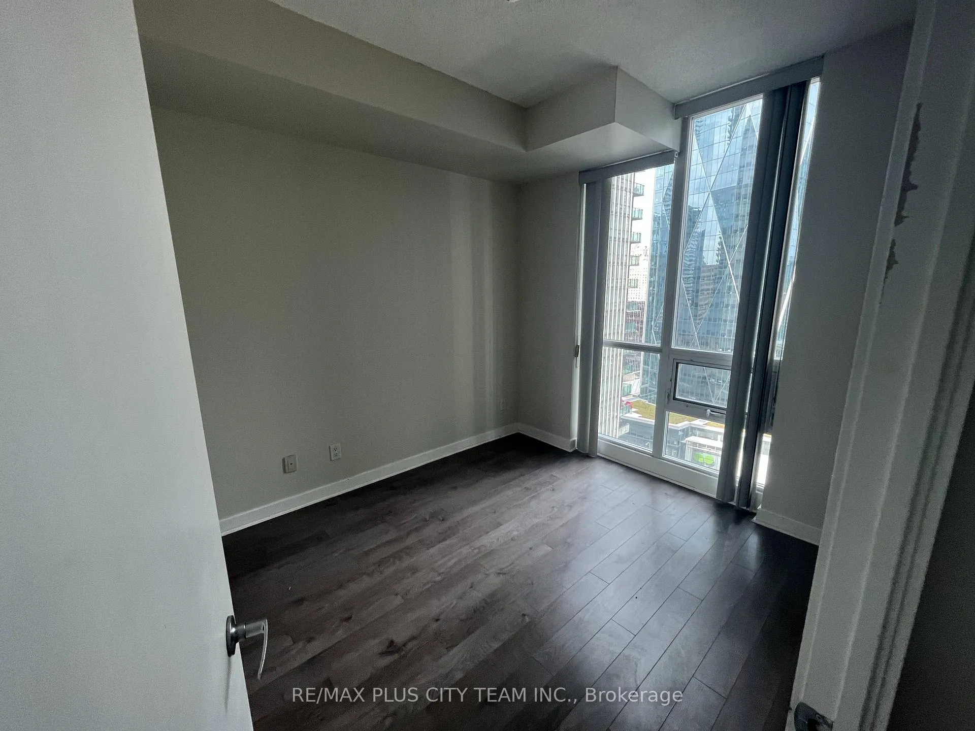 Photo 10 of Unit 2311, 12 Yonge Street, Toronto, Waterfront Communities — HOMEH