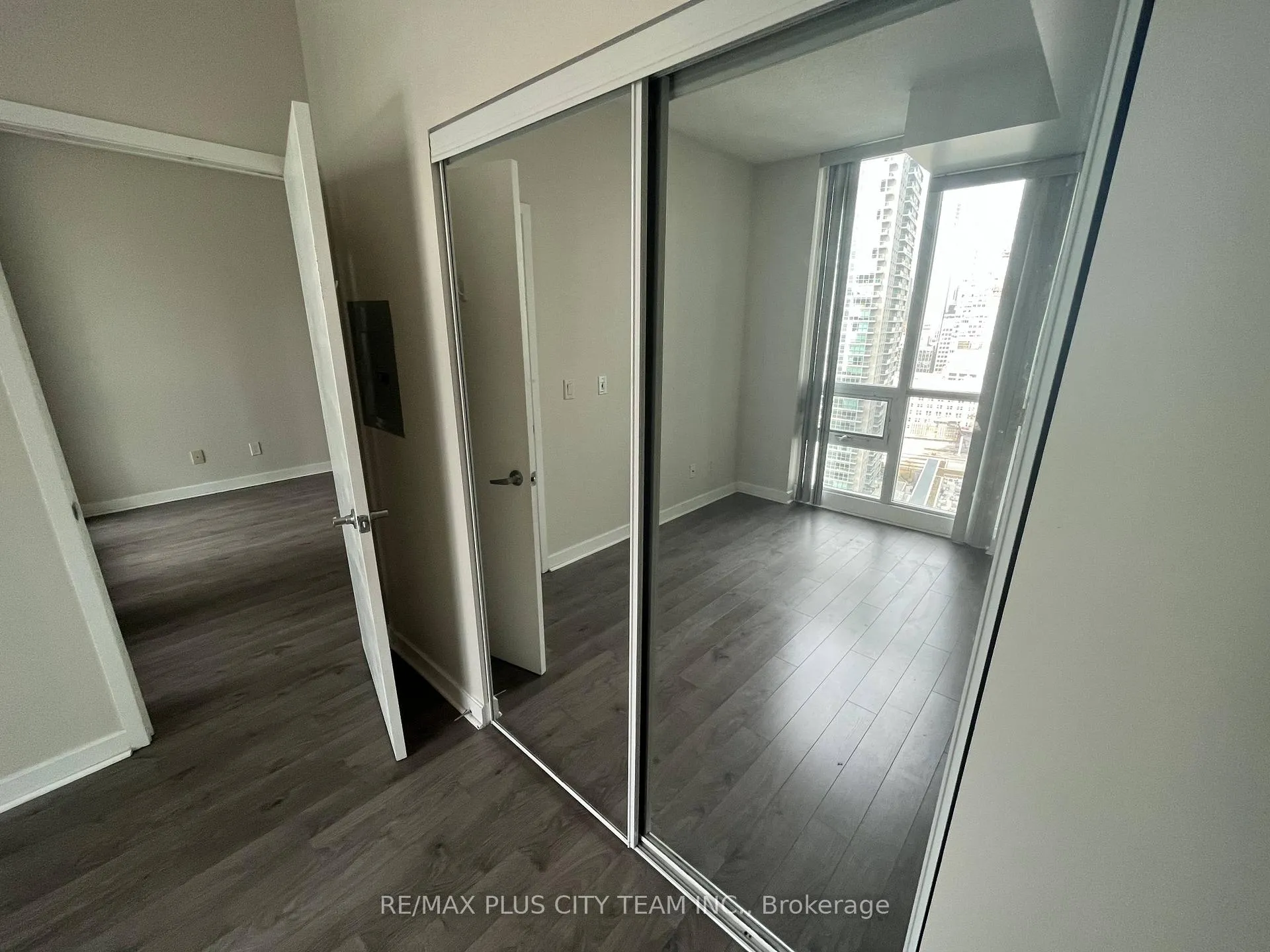 Photo 14 of Unit 2311, 12 Yonge Street, Toronto, Waterfront Communities — HOMEH