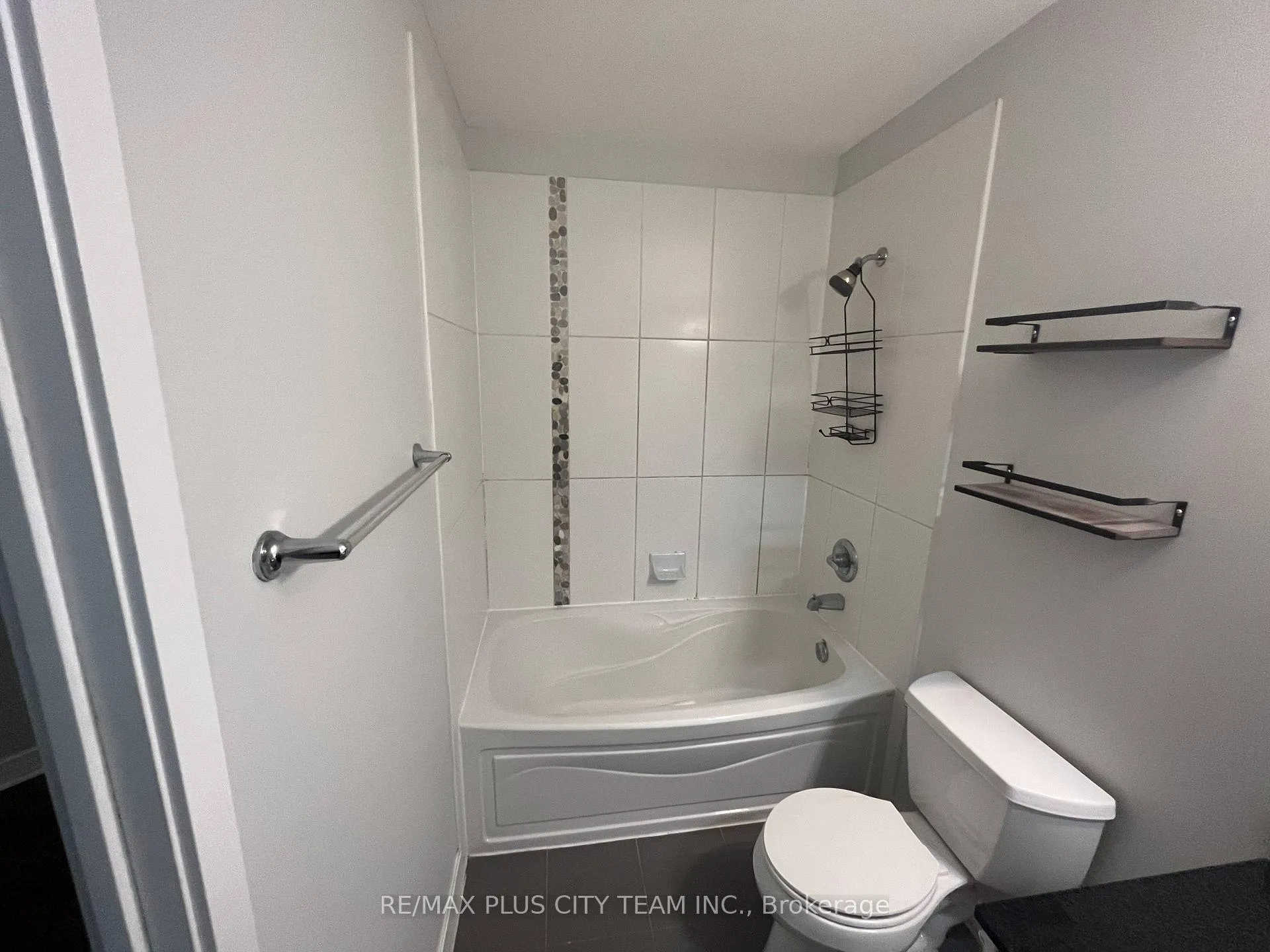 Photo 17 of Unit 2311, 12 Yonge Street, Toronto, Waterfront Communities — HOMEH