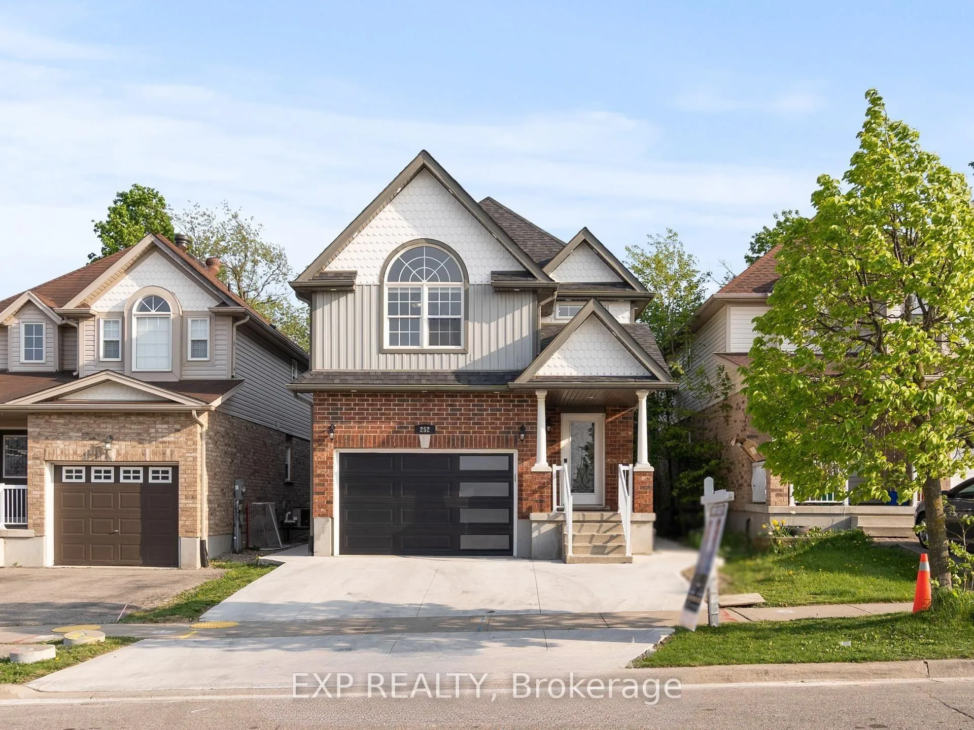 Photo 3 of 252 Bridlewreath Street, Kitchener — HOMEH