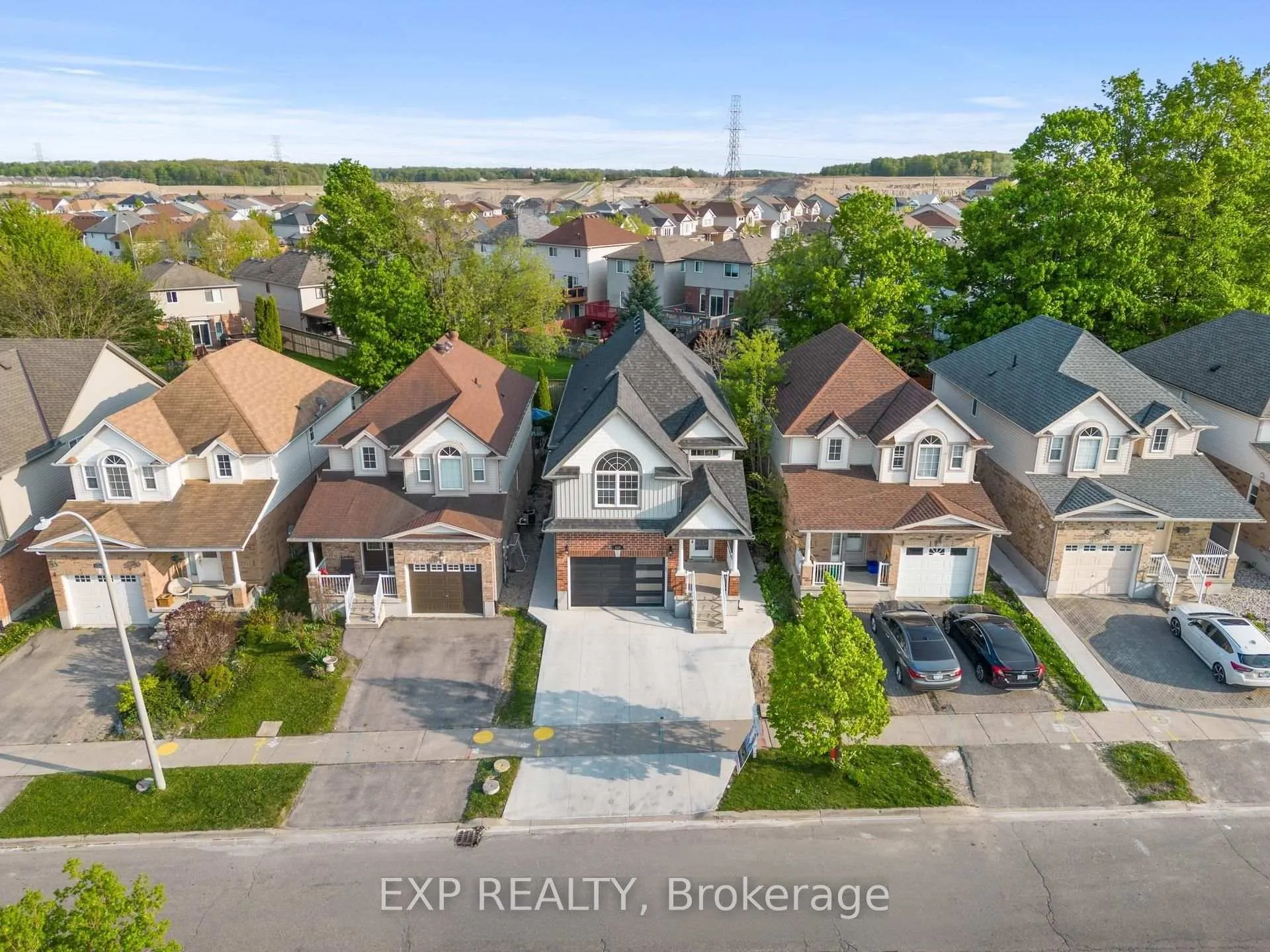 Photo 4 of 252 Bridlewreath Street, Kitchener — HOMEH