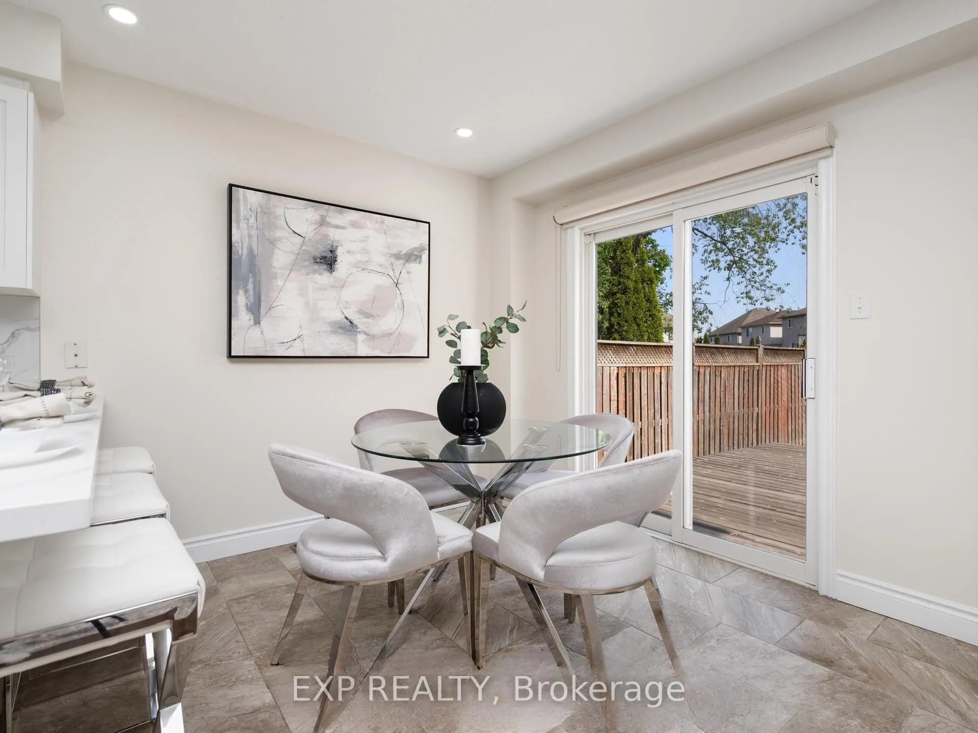 Photo 5 of 252 Bridlewreath Street, Kitchener — HOMEH