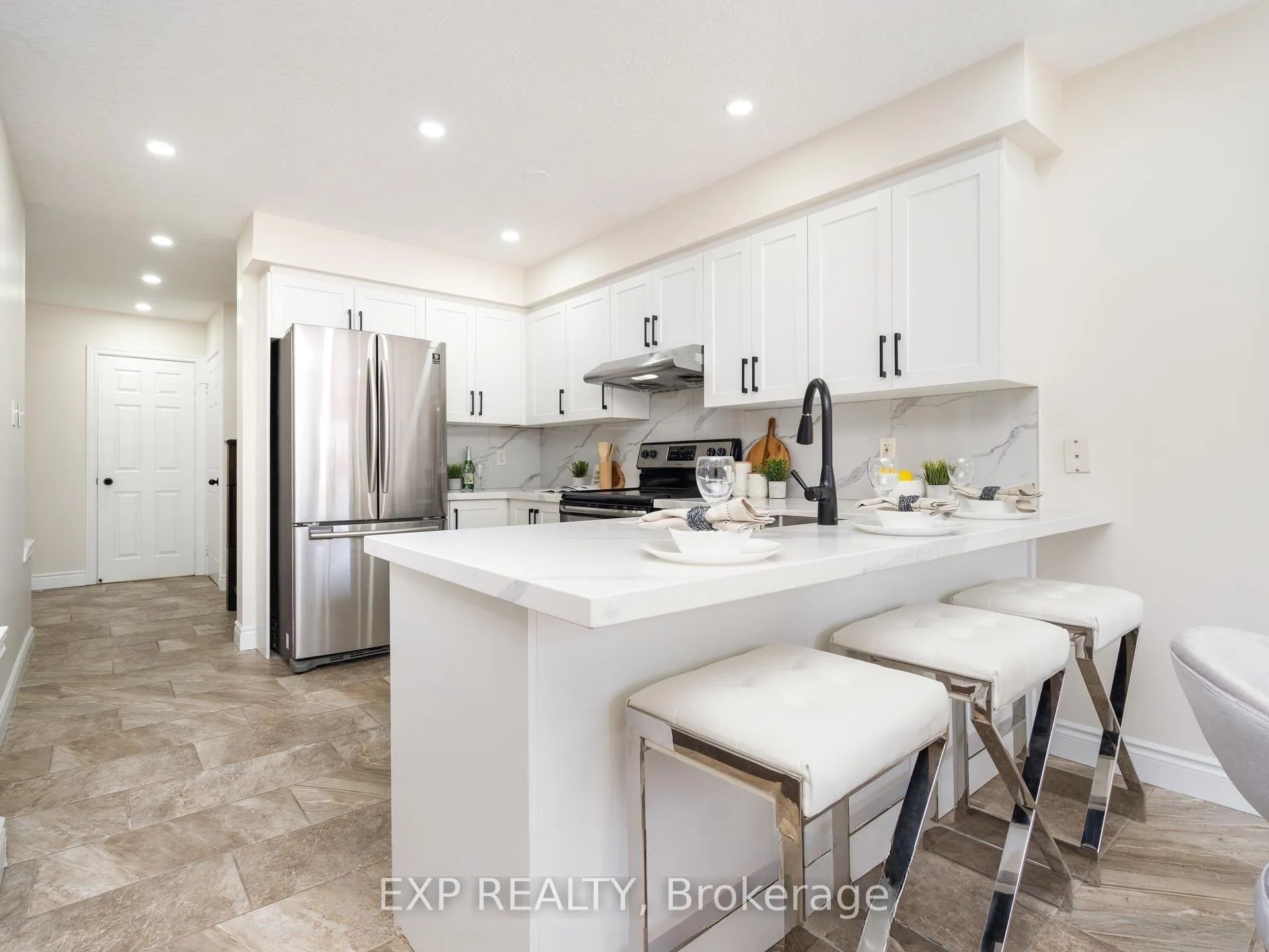 Photo 6 of 252 Bridlewreath Street, Kitchener — HOMEH
