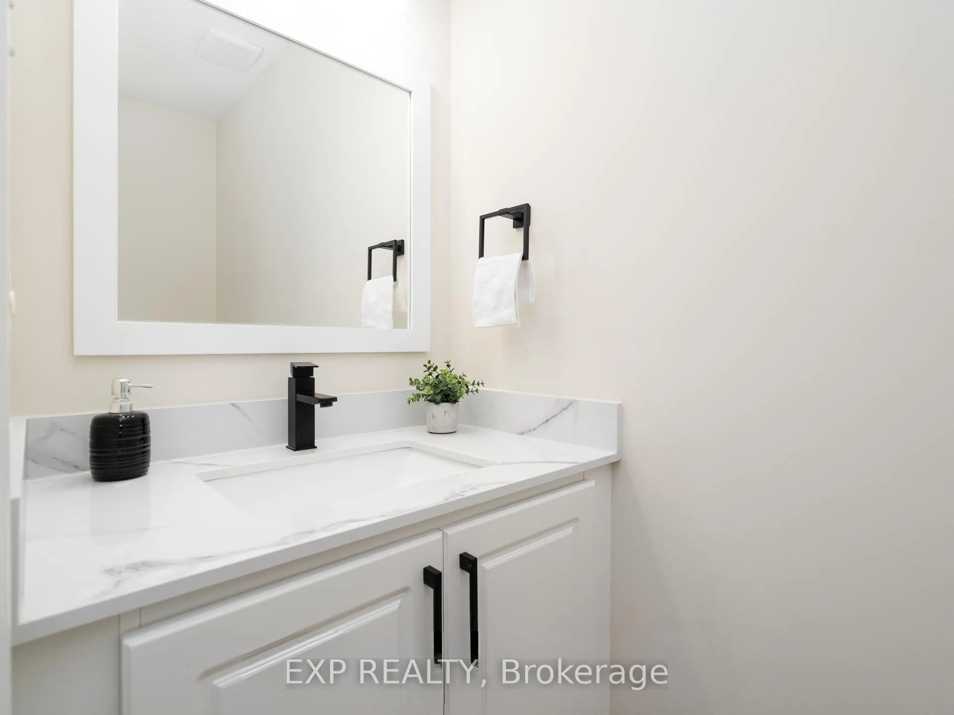 Photo 9 of 252 Bridlewreath Street, Kitchener — HOMEH