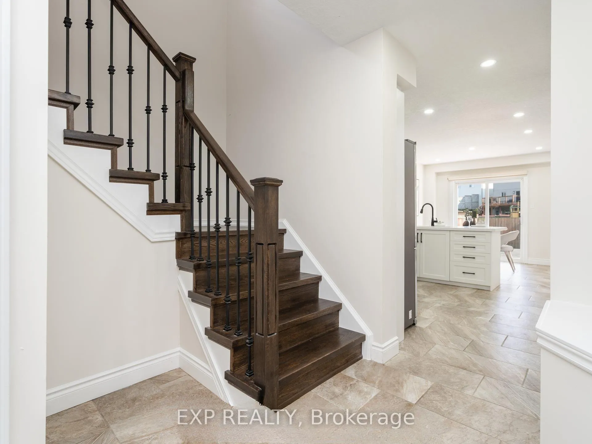 Photo 10 of 252 Bridlewreath Street, Kitchener — HOMEH