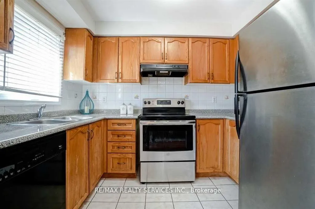 Photo 6 of 65 Tianalee Crescent, Brampton, Fletcher's Meadow — HOMEH
