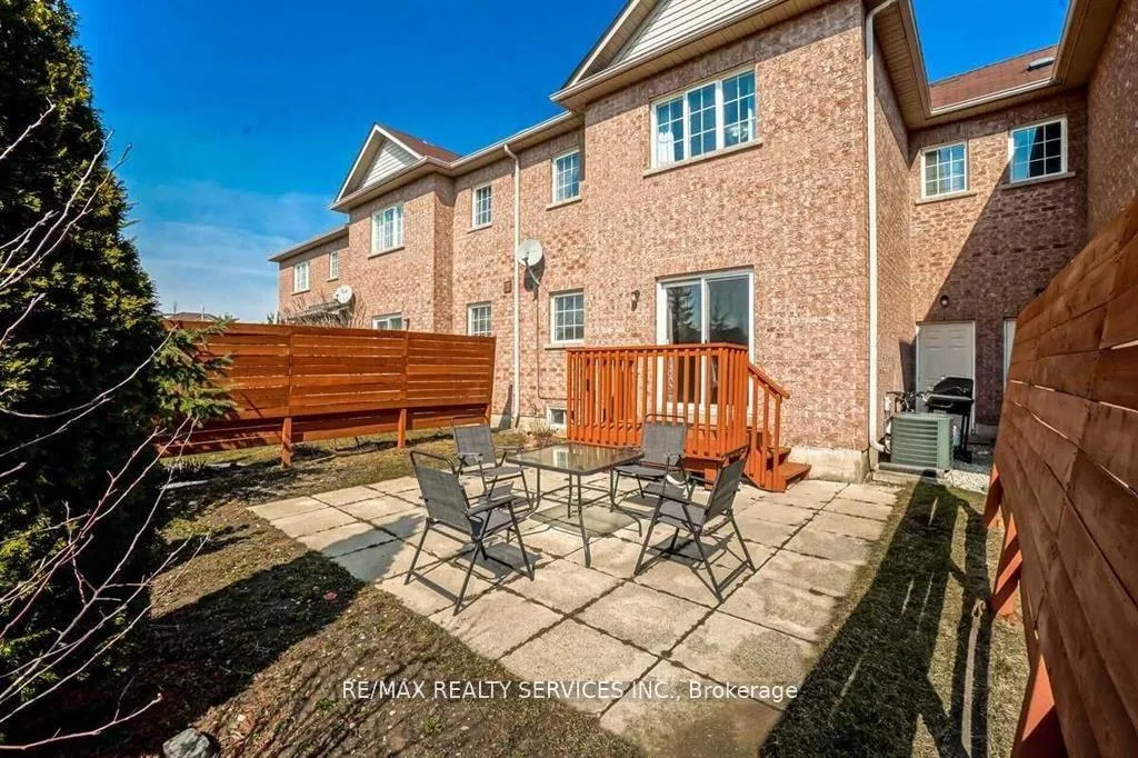 Photo 10 of 65 Tianalee Crescent, Brampton, Fletcher's Meadow — HOMEH