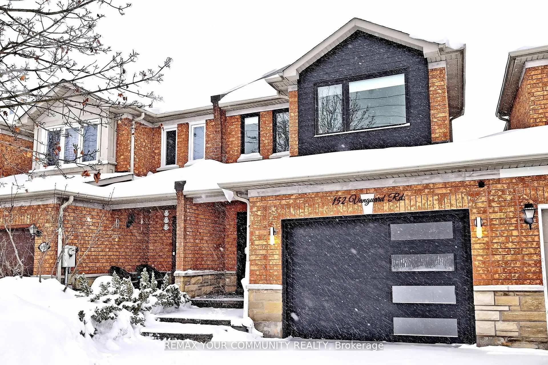 Photo 2 of 152 Vanguard Road W, Vaughan, Patterson — HOMEH