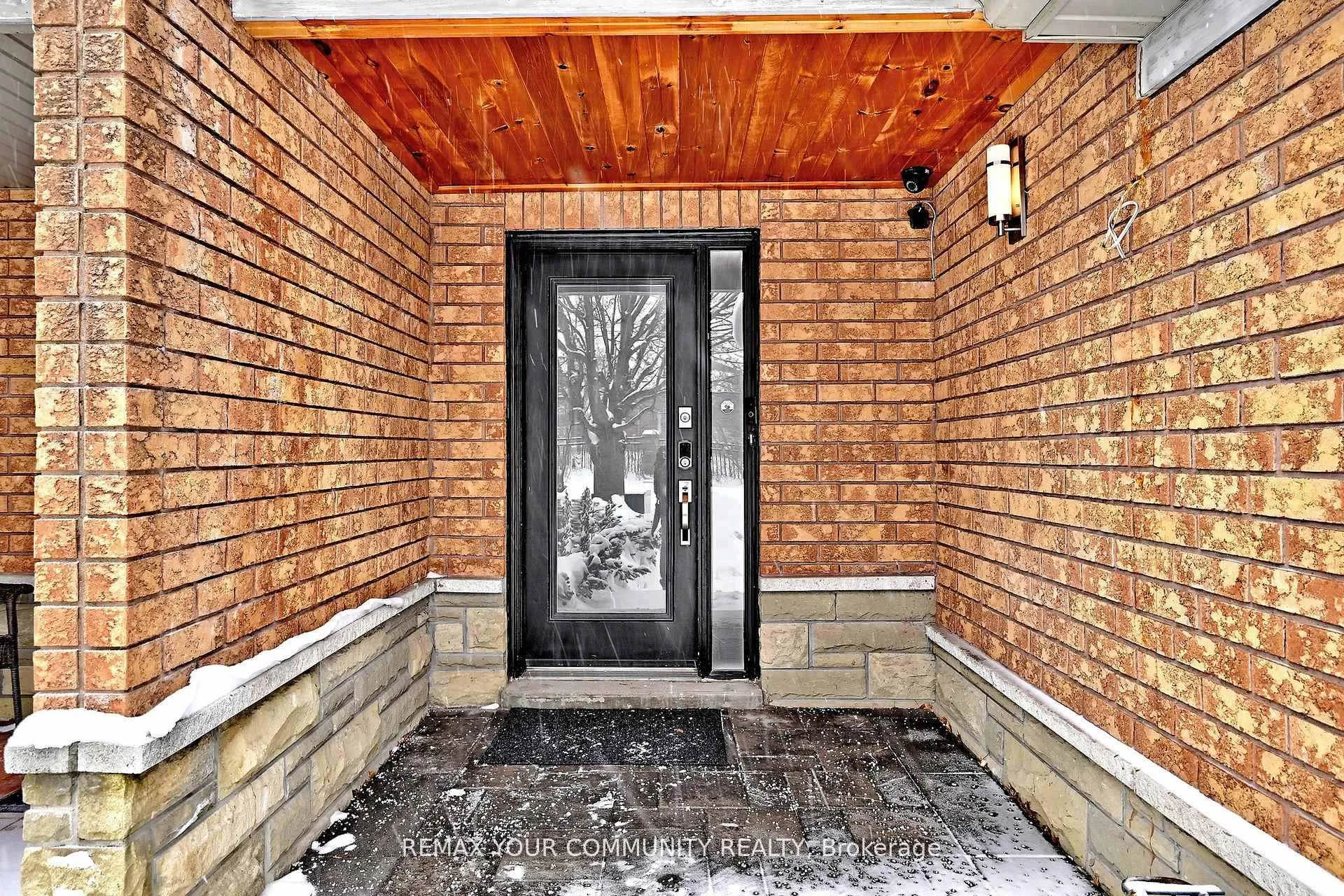 Photo 3 of 152 Vanguard Road W, Vaughan, Patterson — HOMEH