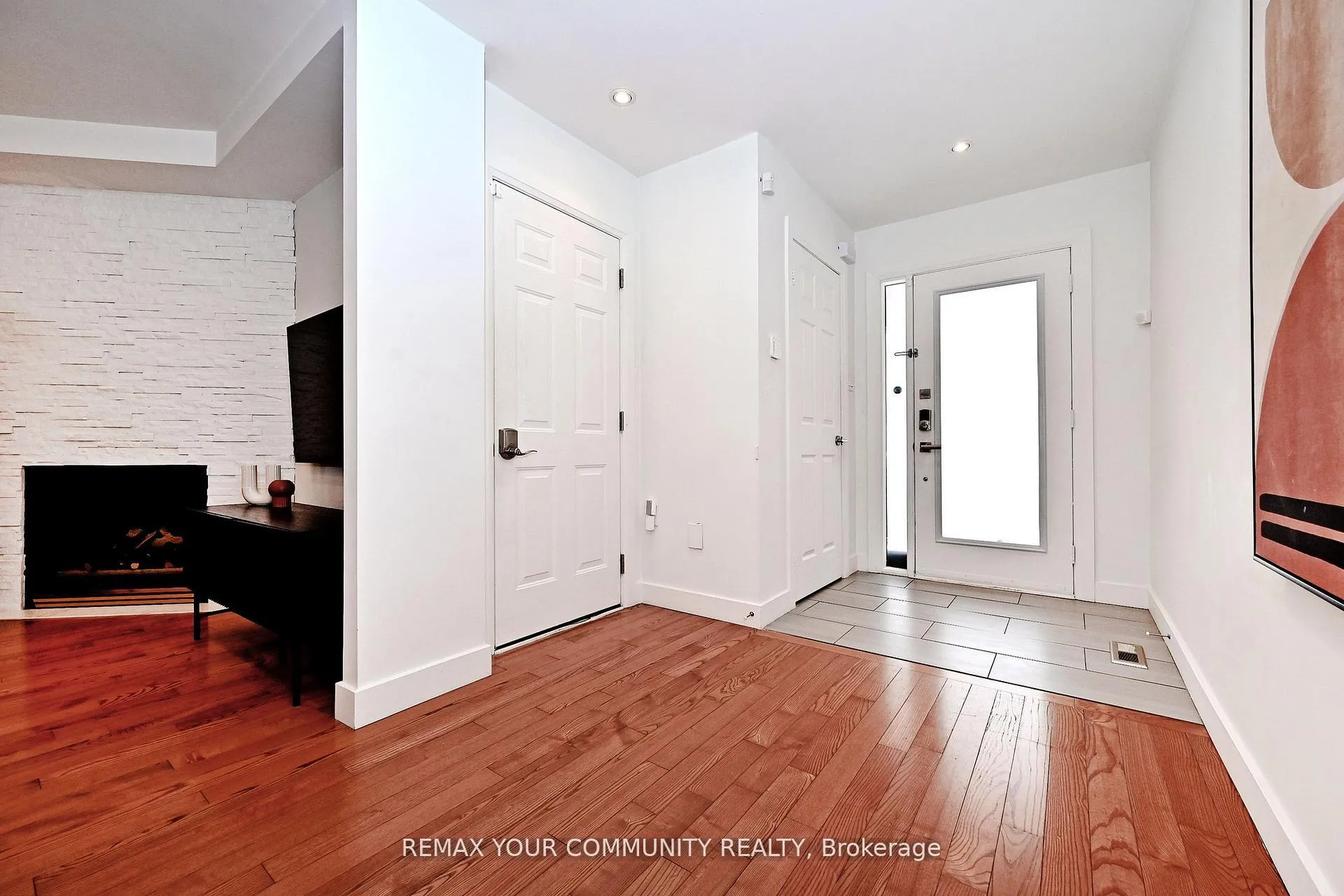 Photo 4 of 152 Vanguard Road W, Vaughan, Patterson — HOMEH