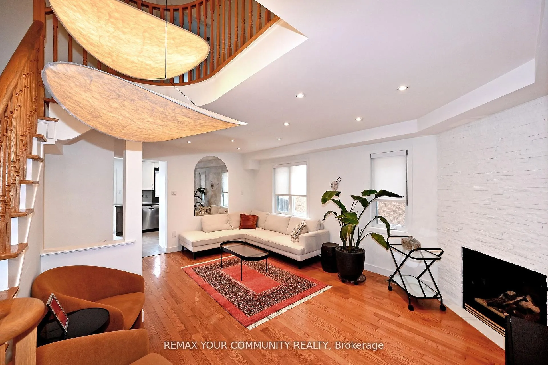 Photo 6 of 152 Vanguard Road W, Vaughan, Patterson — HOMEH