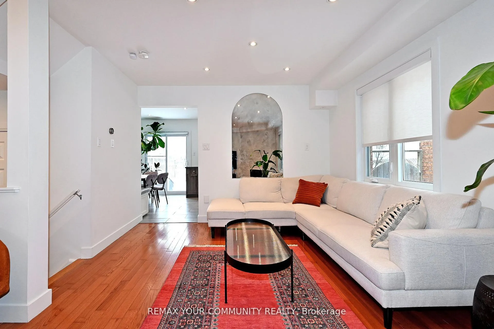 Photo 7 of 152 Vanguard Road W, Vaughan, Patterson — HOMEH