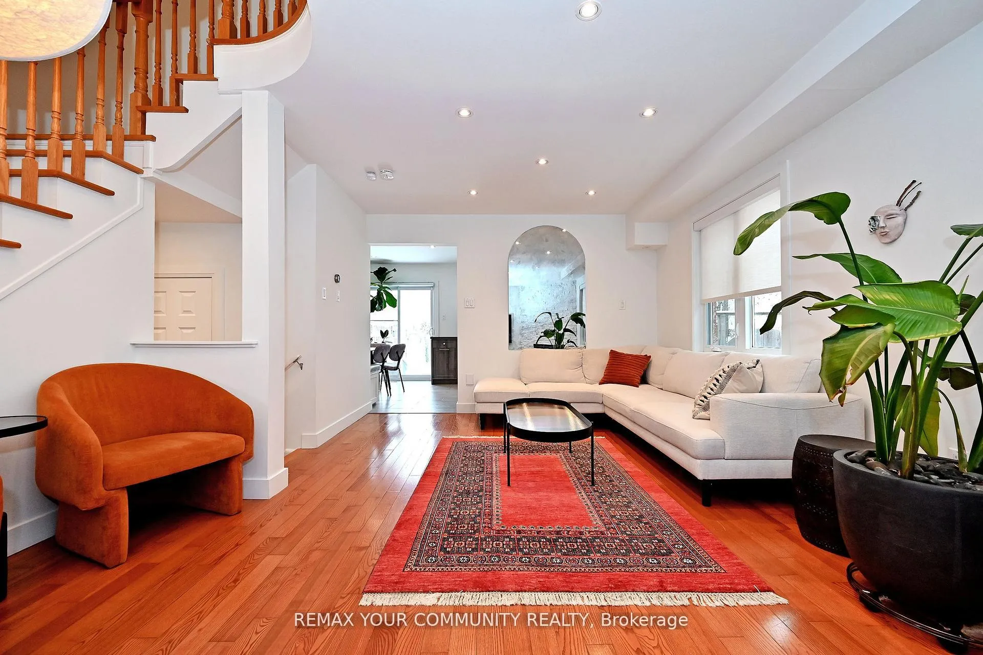 Photo 9 of 152 Vanguard Road W, Vaughan, Patterson — HOMEH