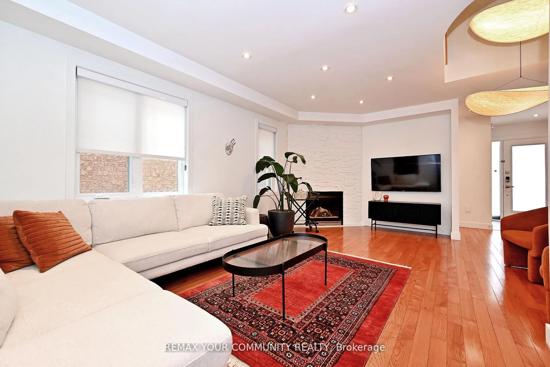 Photo 10 of 152 Vanguard Road W, Vaughan, Patterson — HOMEH