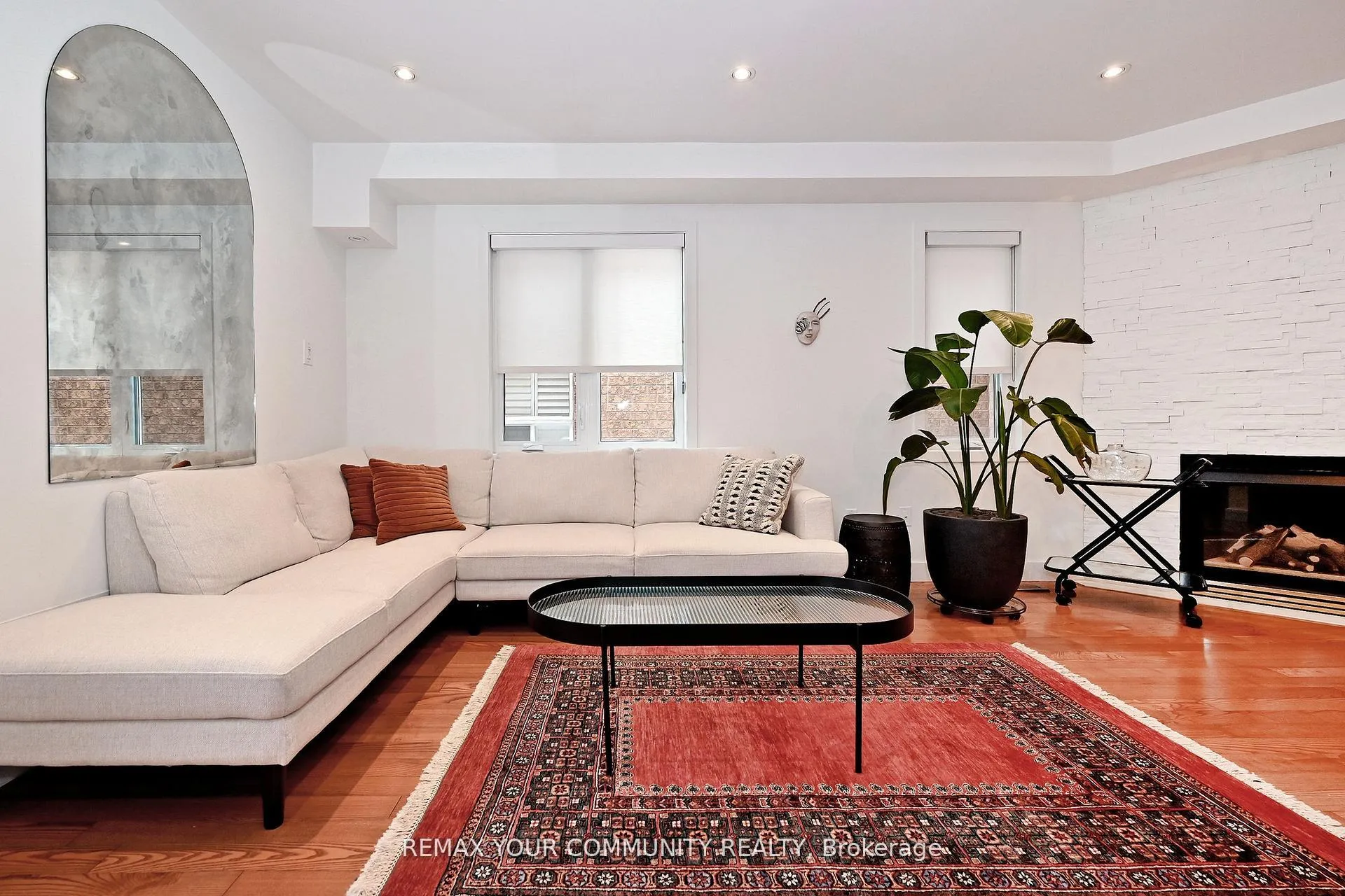 Photo 11 of 152 Vanguard Road W, Vaughan, Patterson — HOMEH