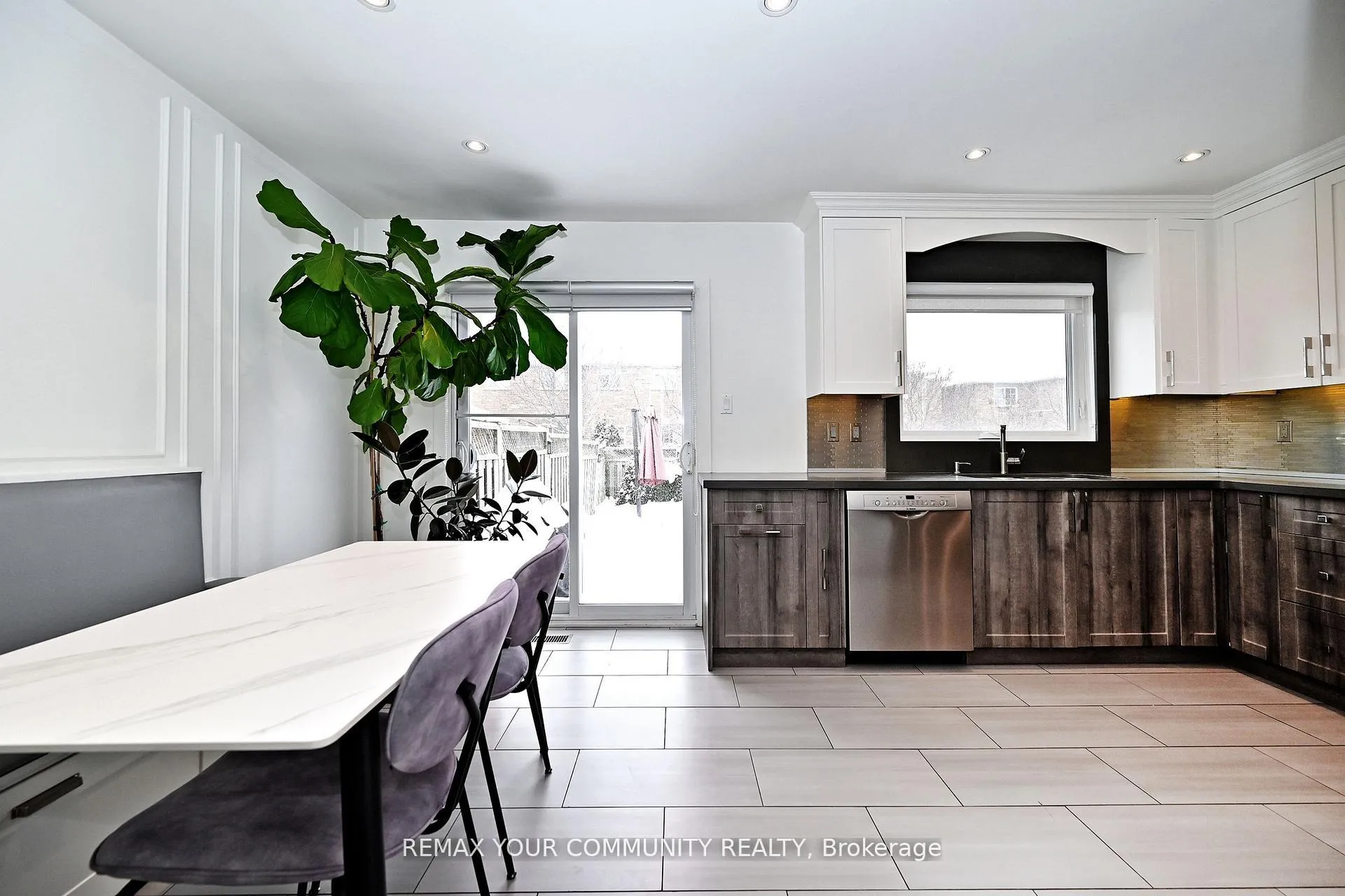 Photo 14 of 152 Vanguard Road W, Vaughan, Patterson — HOMEH