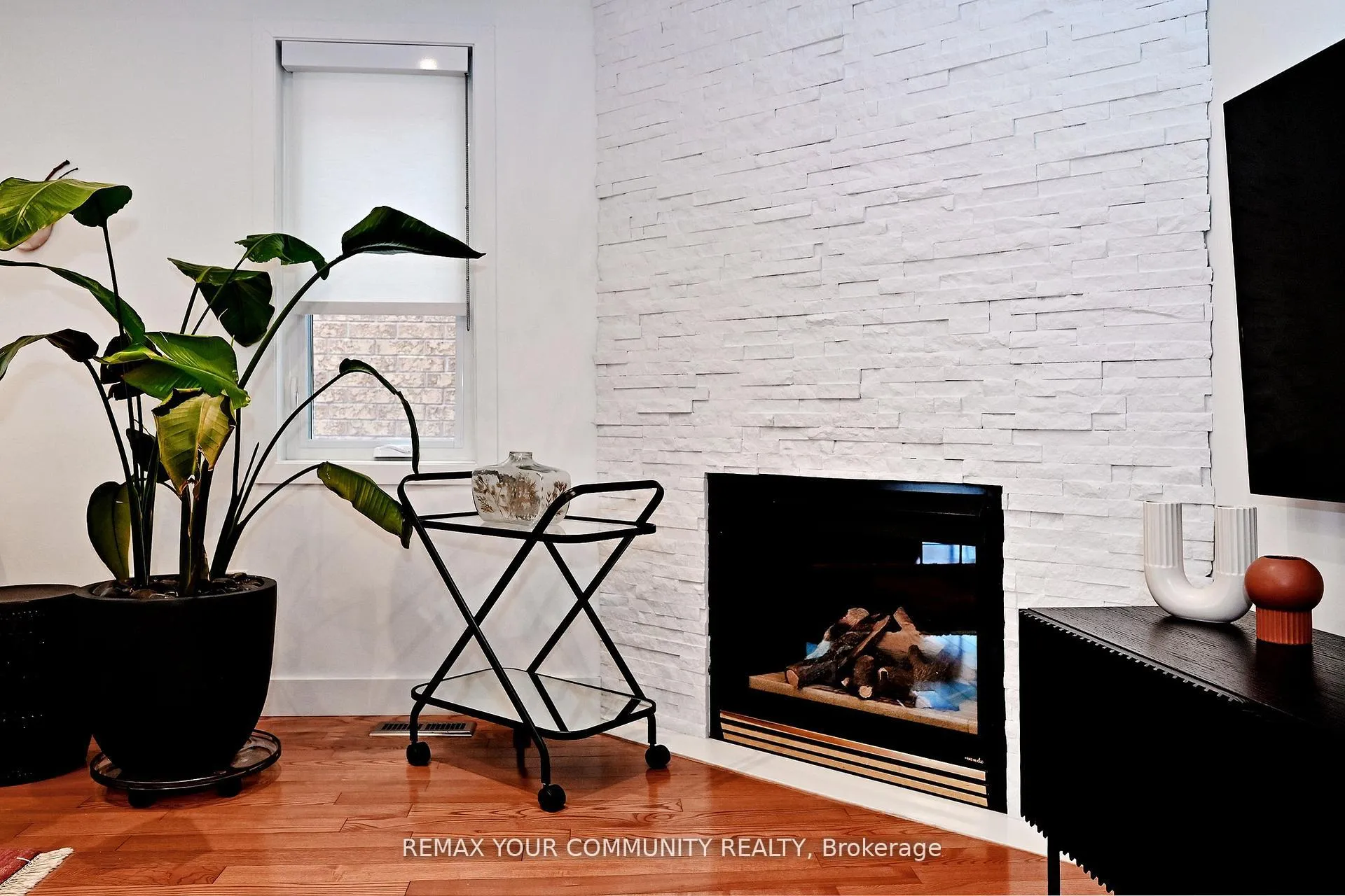 Photo 15 of 152 Vanguard Road W, Vaughan, Patterson — HOMEH
