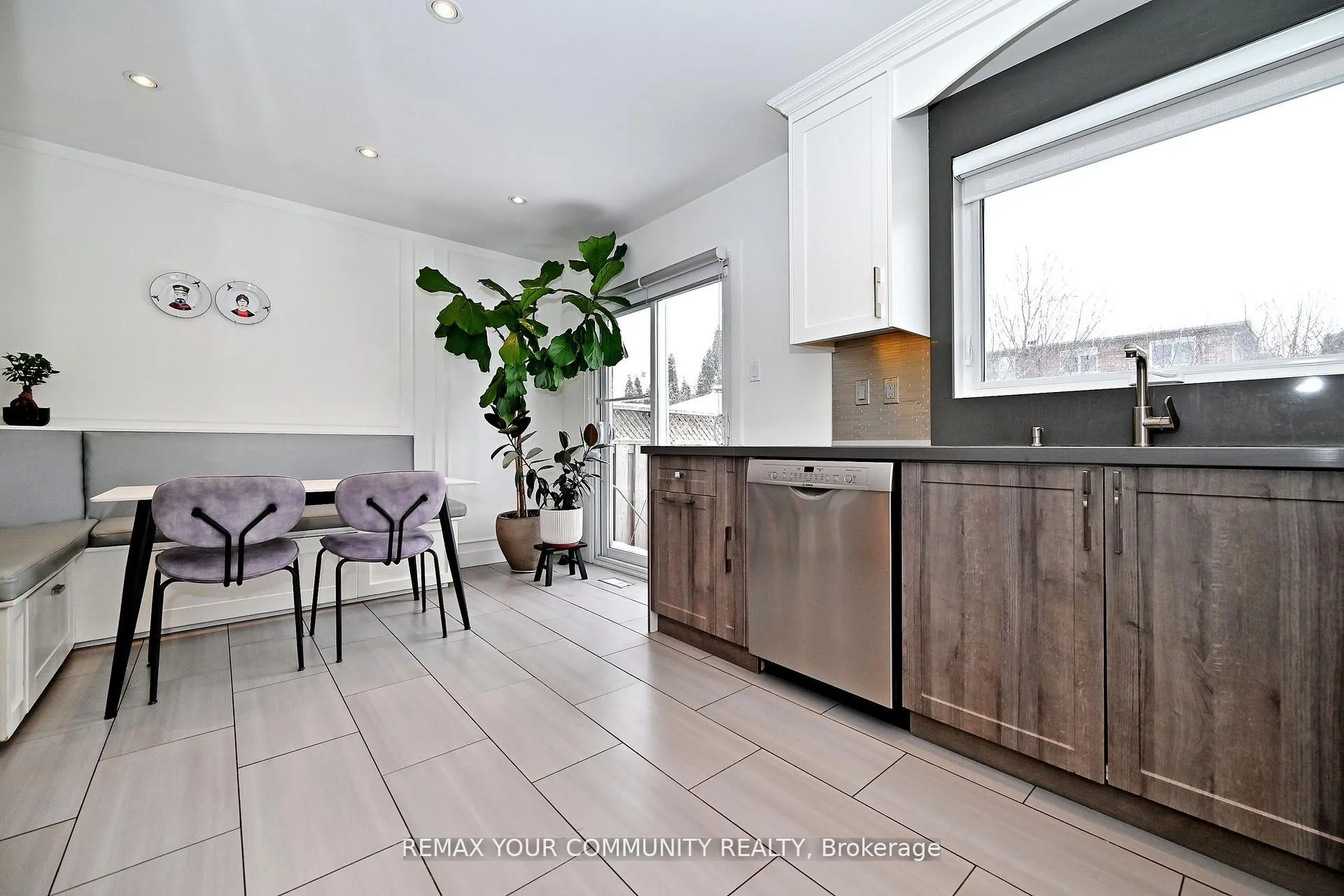 Photo 16 of 152 Vanguard Road W, Vaughan, Patterson — HOMEH