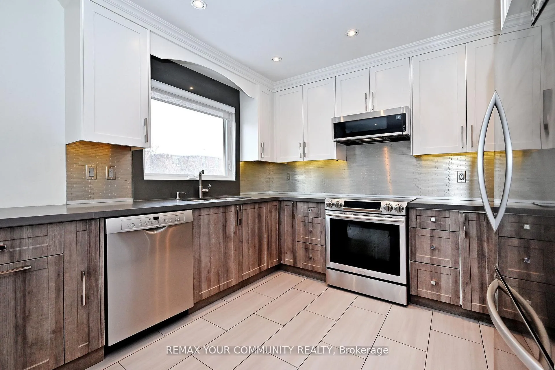 Photo 17 of 152 Vanguard Road W, Vaughan, Patterson — HOMEH