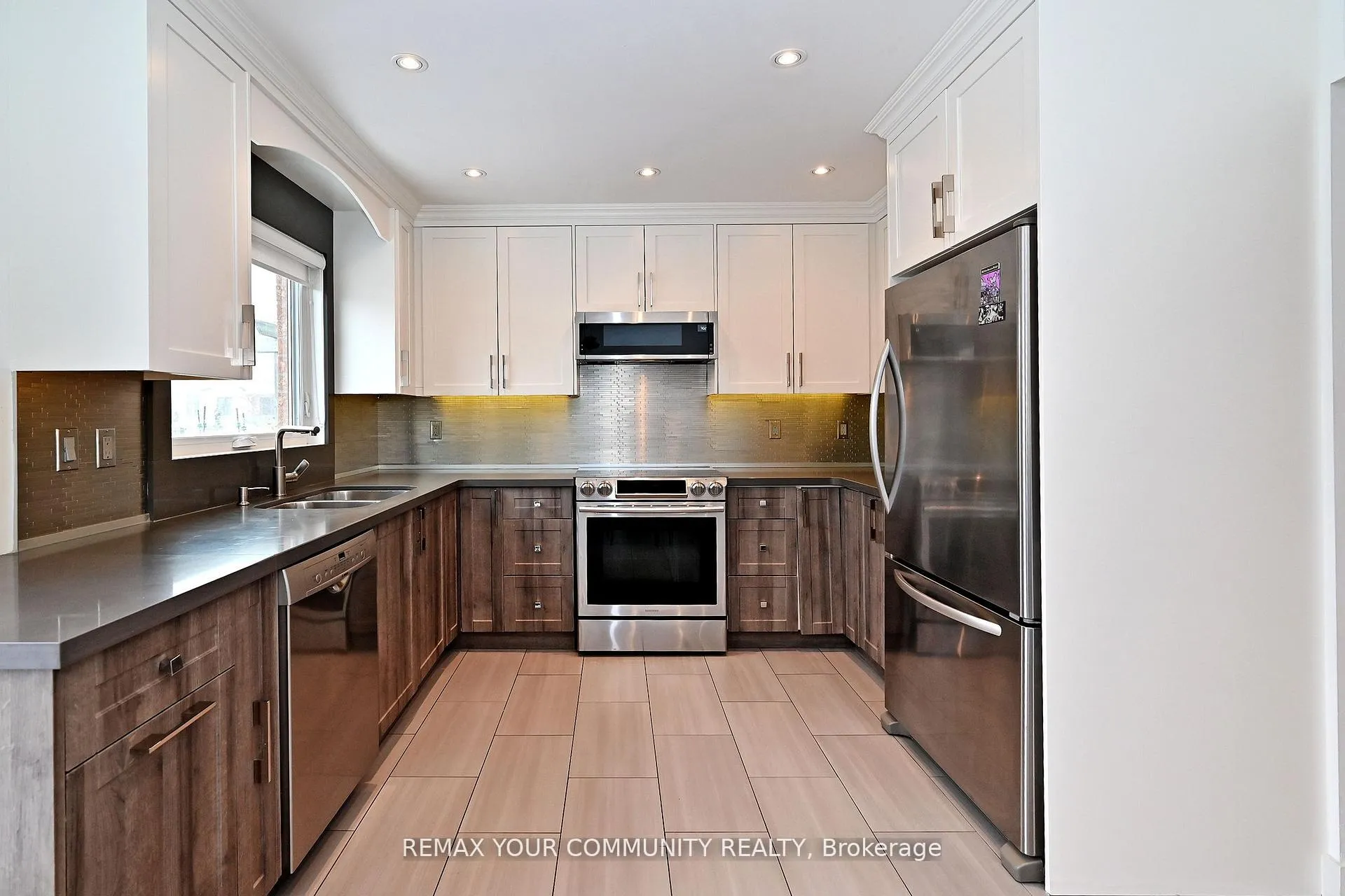 Photo 18 of 152 Vanguard Road W, Vaughan, Patterson — HOMEH