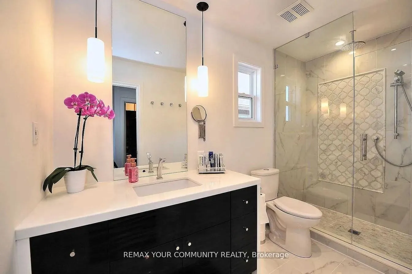 Photo 31 of 152 Vanguard Road W, Vaughan, Patterson — HOMEH