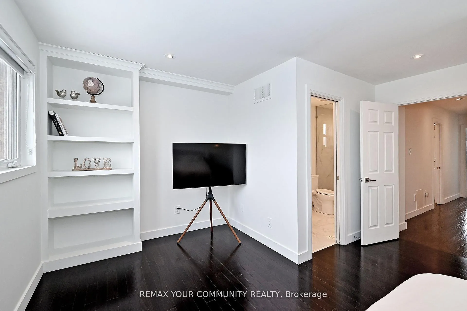 Photo 32 of 152 Vanguard Road W, Vaughan, Patterson — HOMEH