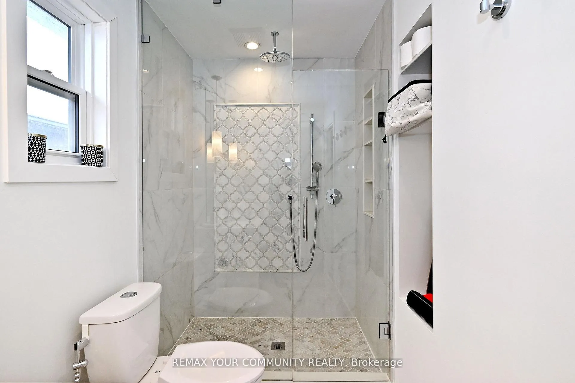 Photo 33 of 152 Vanguard Road W, Vaughan, Patterson — HOMEH