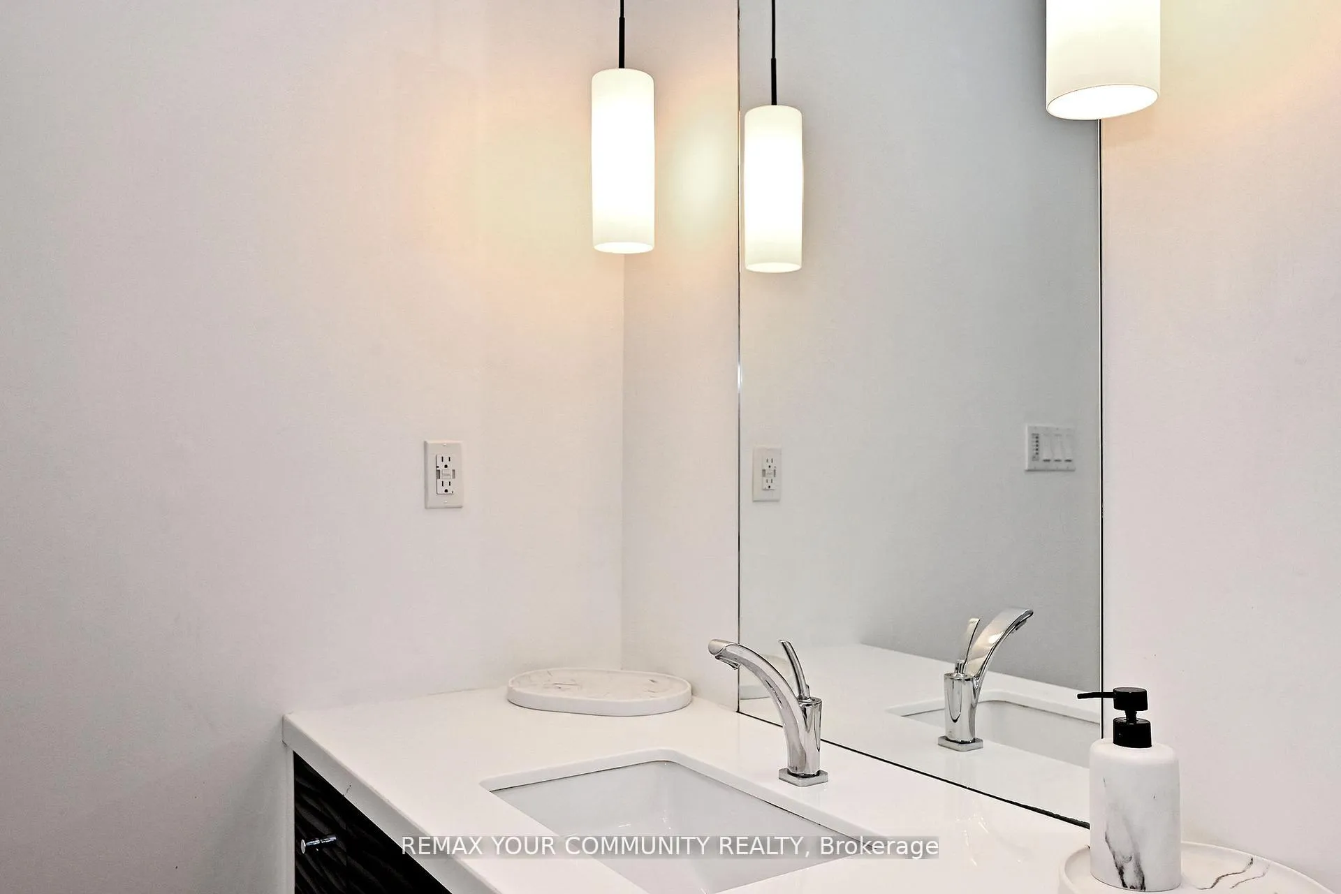 Photo 34 of 152 Vanguard Road W, Vaughan, Patterson — HOMEH